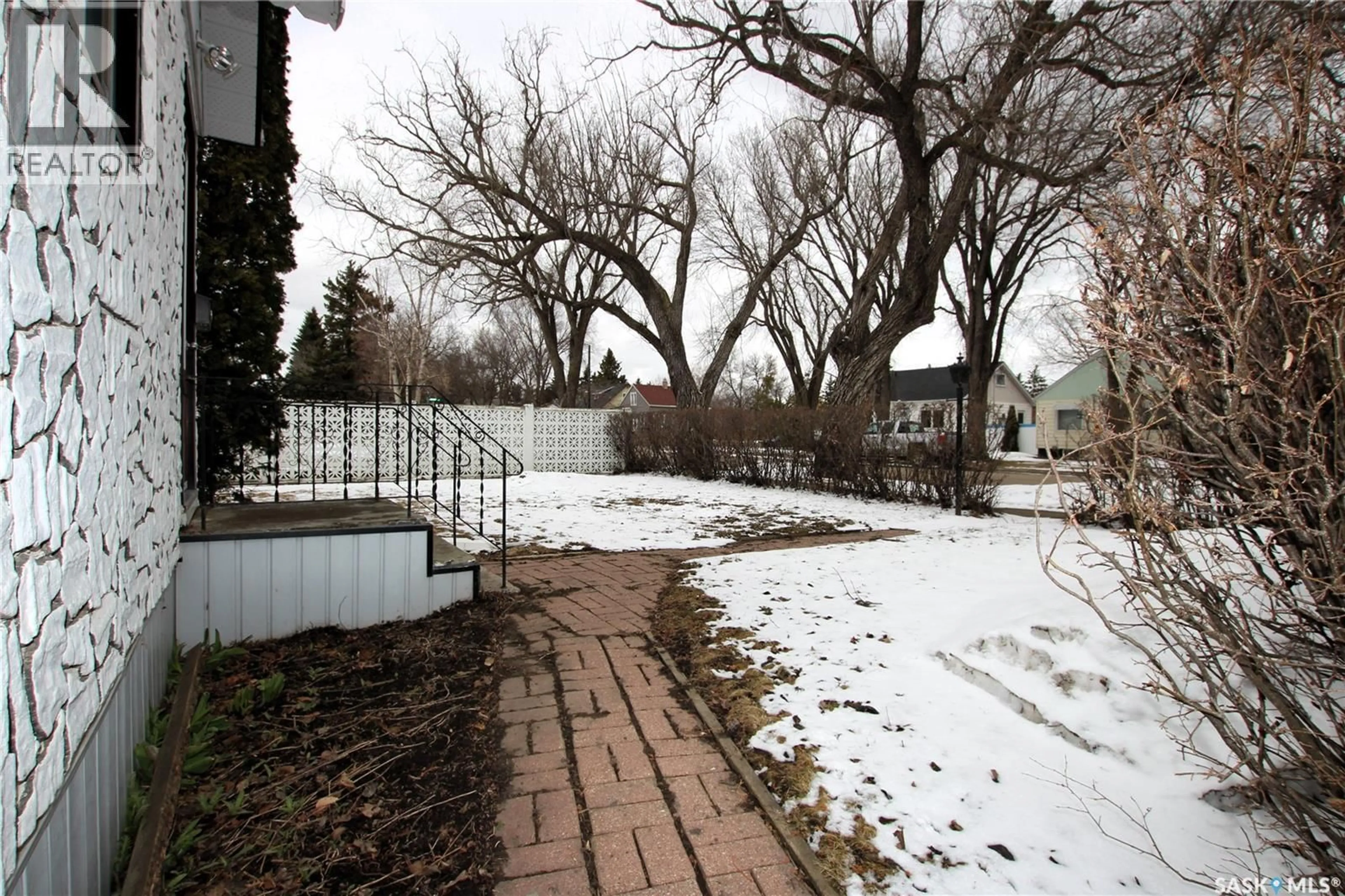 Patio, street for 54 JAMES AVENUE, Yorkton Saskatchewan S3N2C4