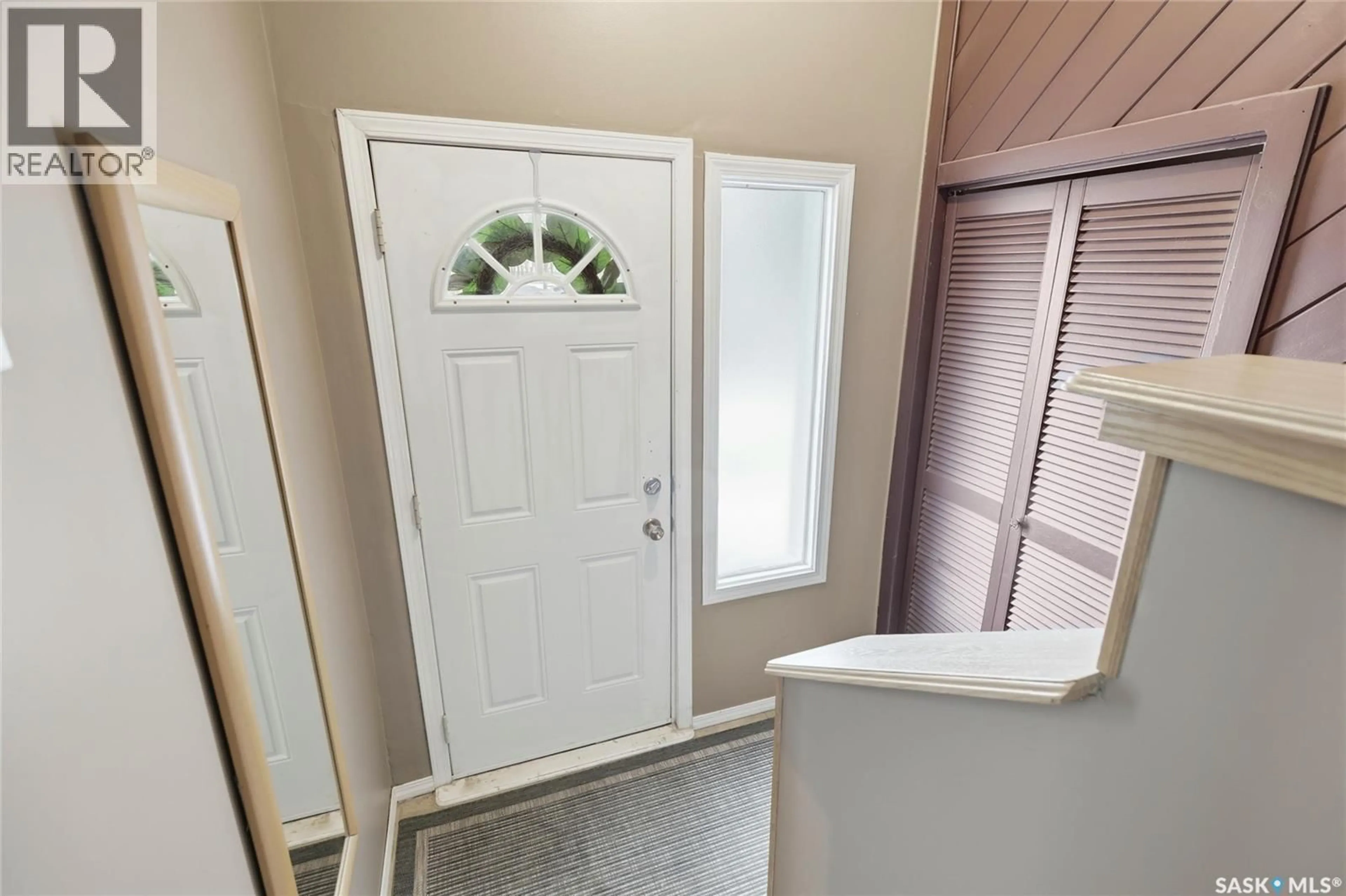 Indoor entryway for 3312 GRANT ROAD, Regina Saskatchewan S4S5H5