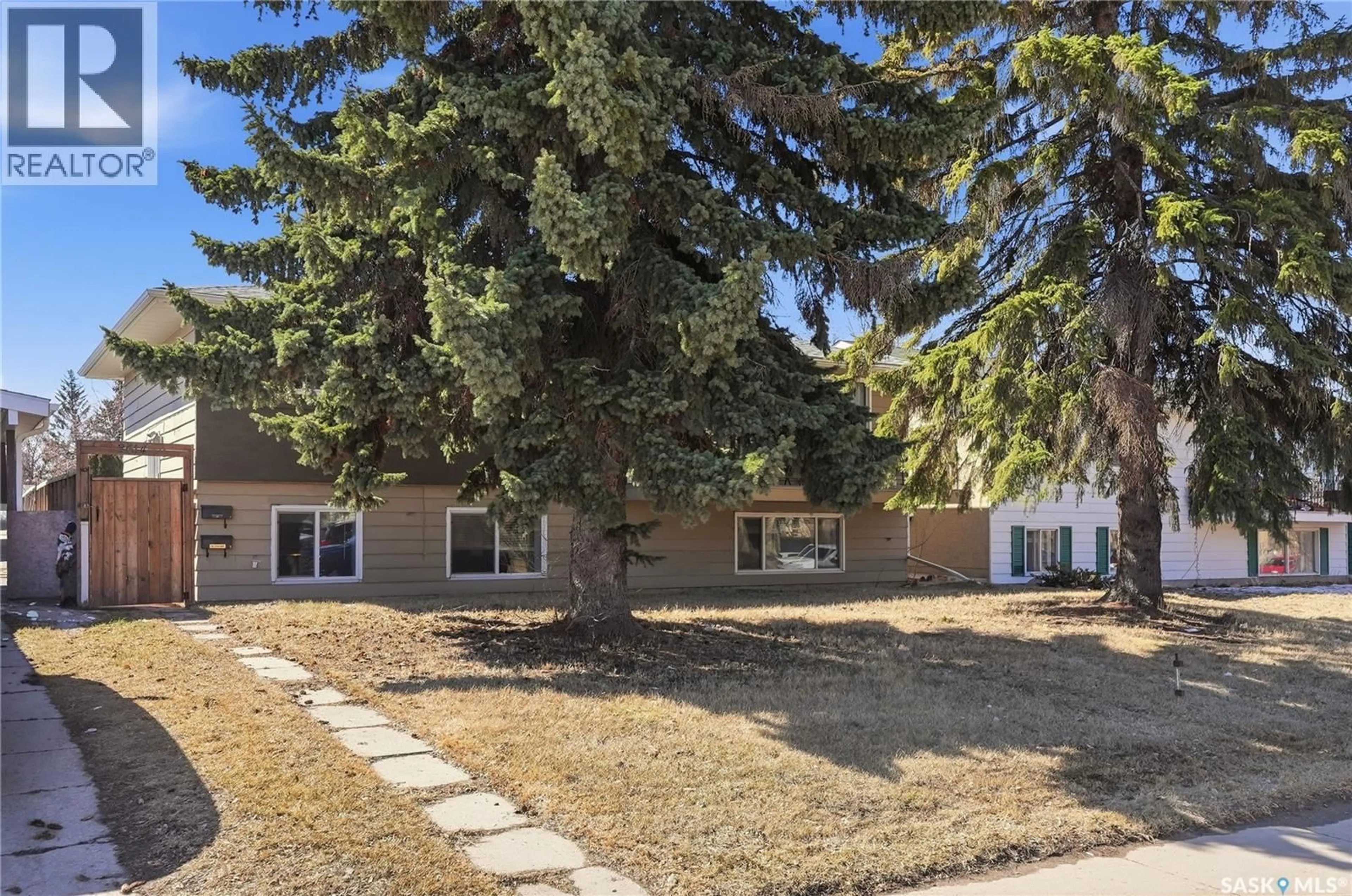 A pic from outside/outdoor area/front of a property/back of a property/a pic from drone, street for 2614 7TH STREET, Saskatoon Saskatchewan S7H1A5