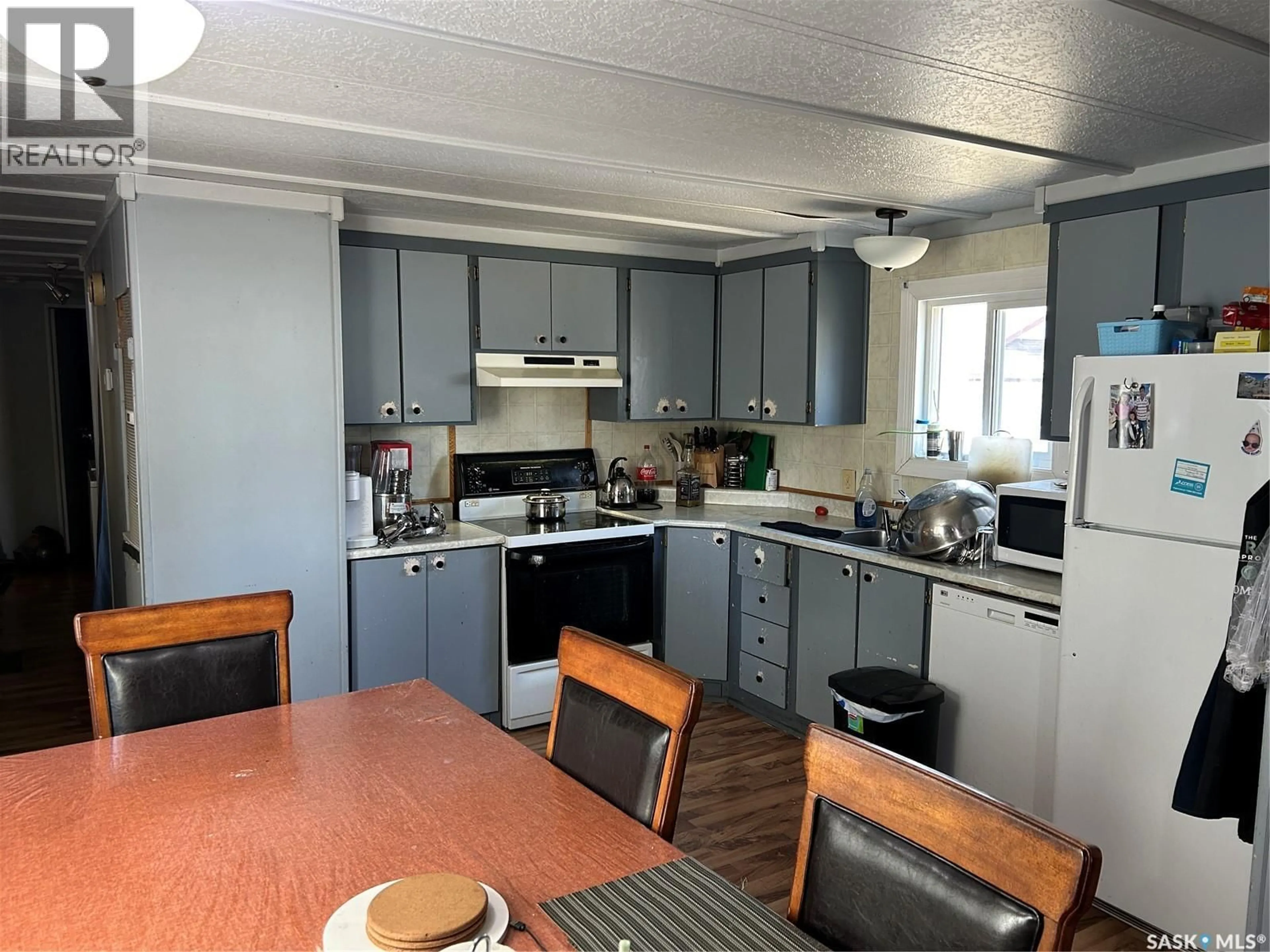 Standard kitchen, unknown for 833 BERYL AVENUE, Oxbow Saskatchewan S0C2B0