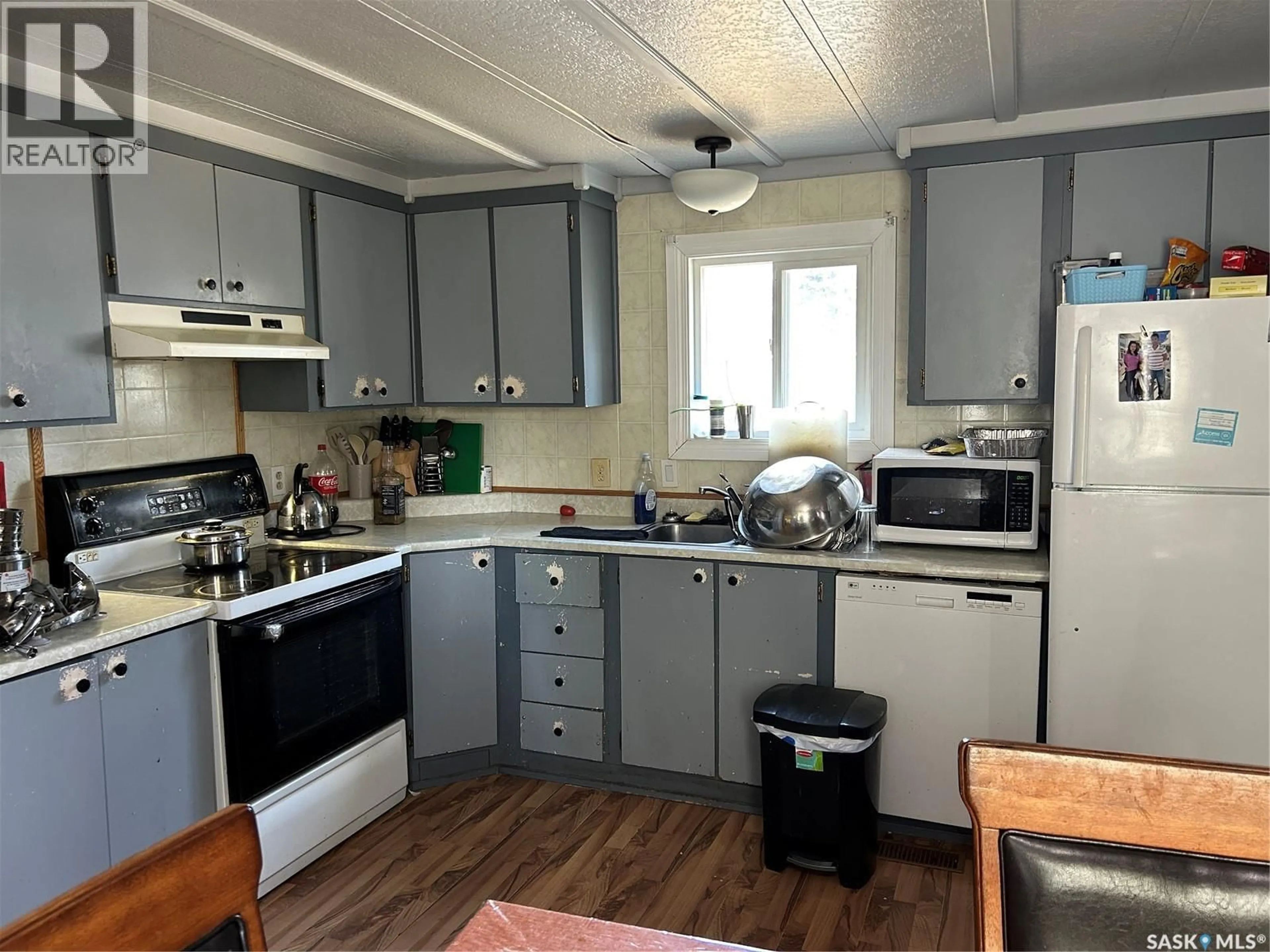 Standard kitchen, unknown for 833 BERYL AVENUE, Oxbow Saskatchewan S0C2B0