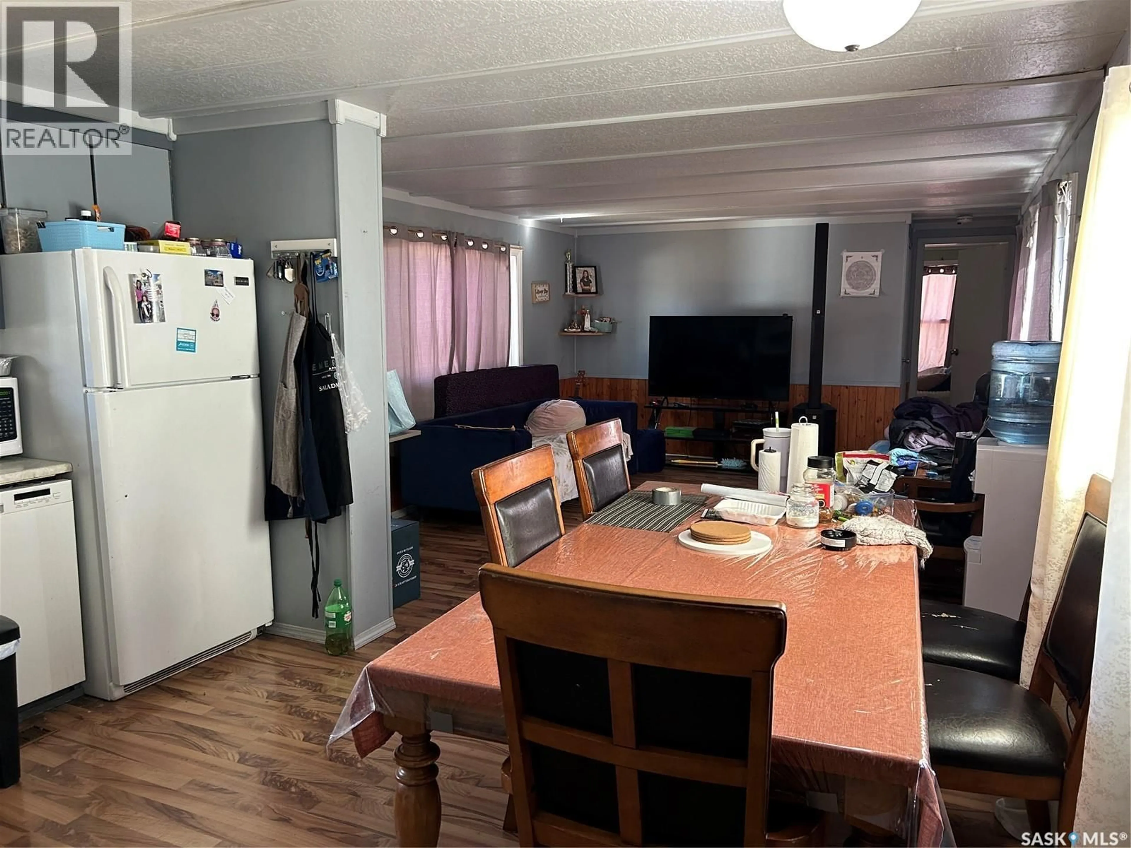 A pic of a room for 833 BERYL AVENUE, Oxbow Saskatchewan S0C2B0