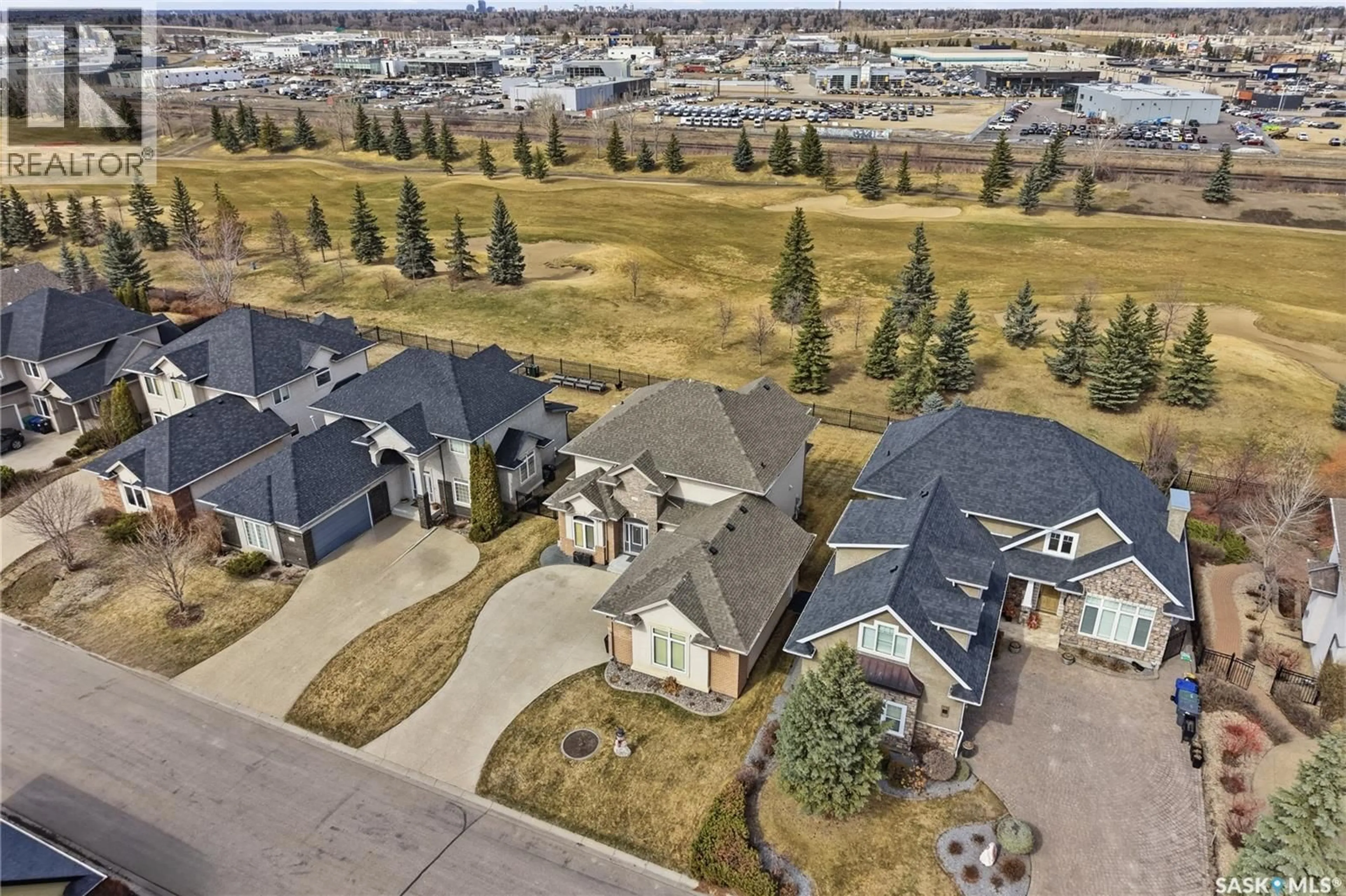 A pic from outside/outdoor area/front of a property/back of a property/a pic from drone, street for 32 501 CARTWRIGHT STREET, Saskatoon Saskatchewan S7T1E1