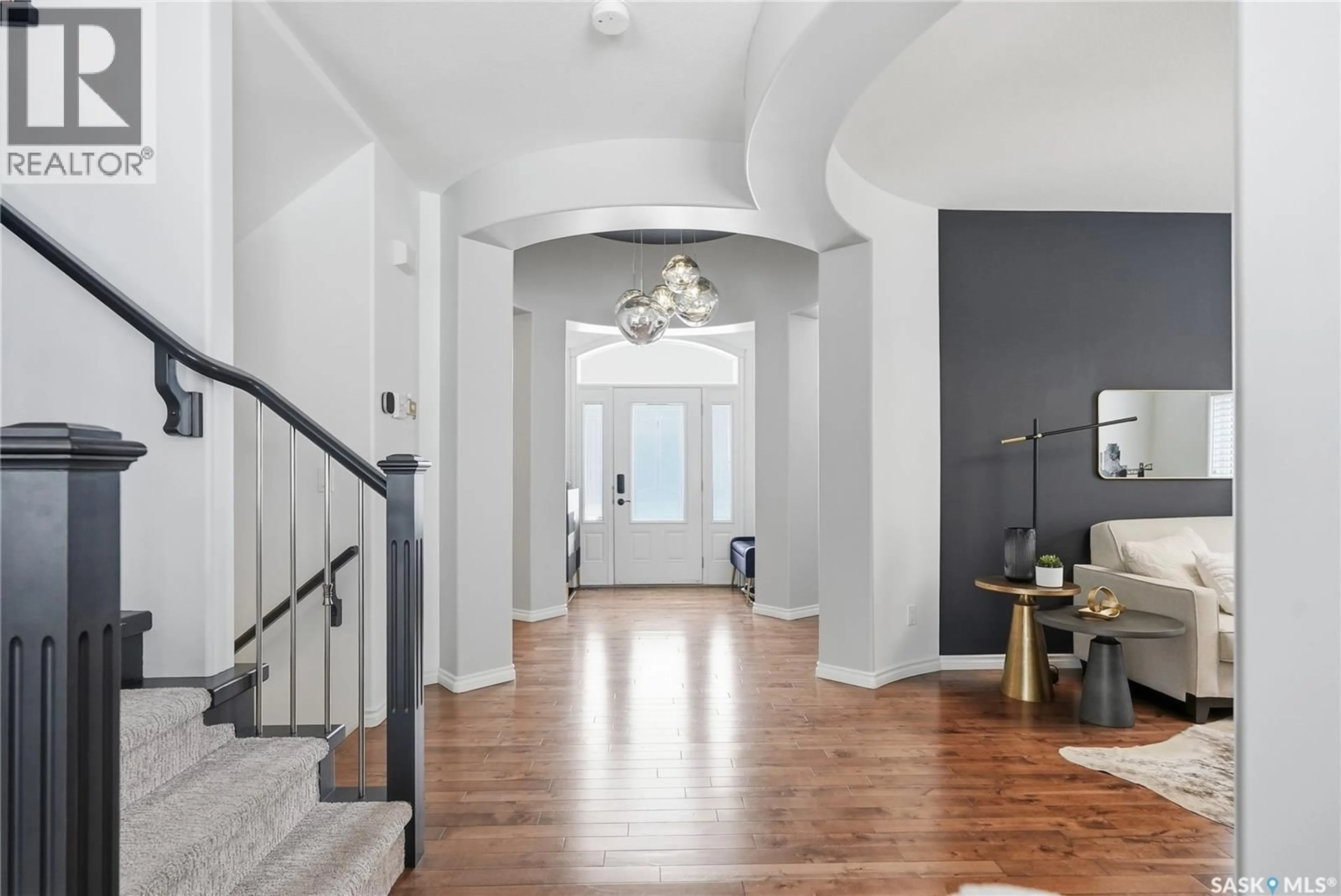 Indoor entryway for 32 501 CARTWRIGHT STREET, Saskatoon Saskatchewan S7T1E1