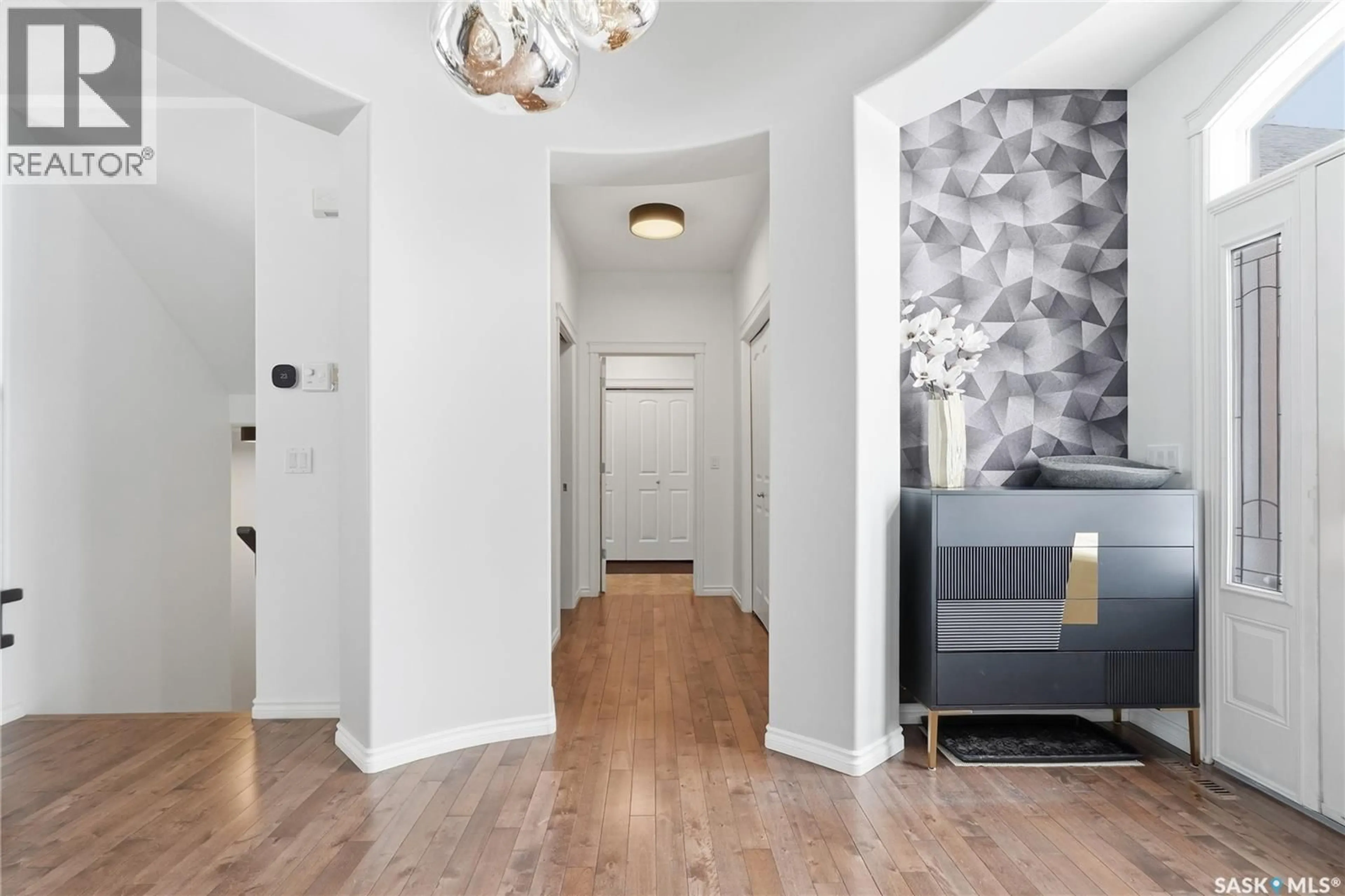 Indoor entryway for 32 501 CARTWRIGHT STREET, Saskatoon Saskatchewan S7T1E1