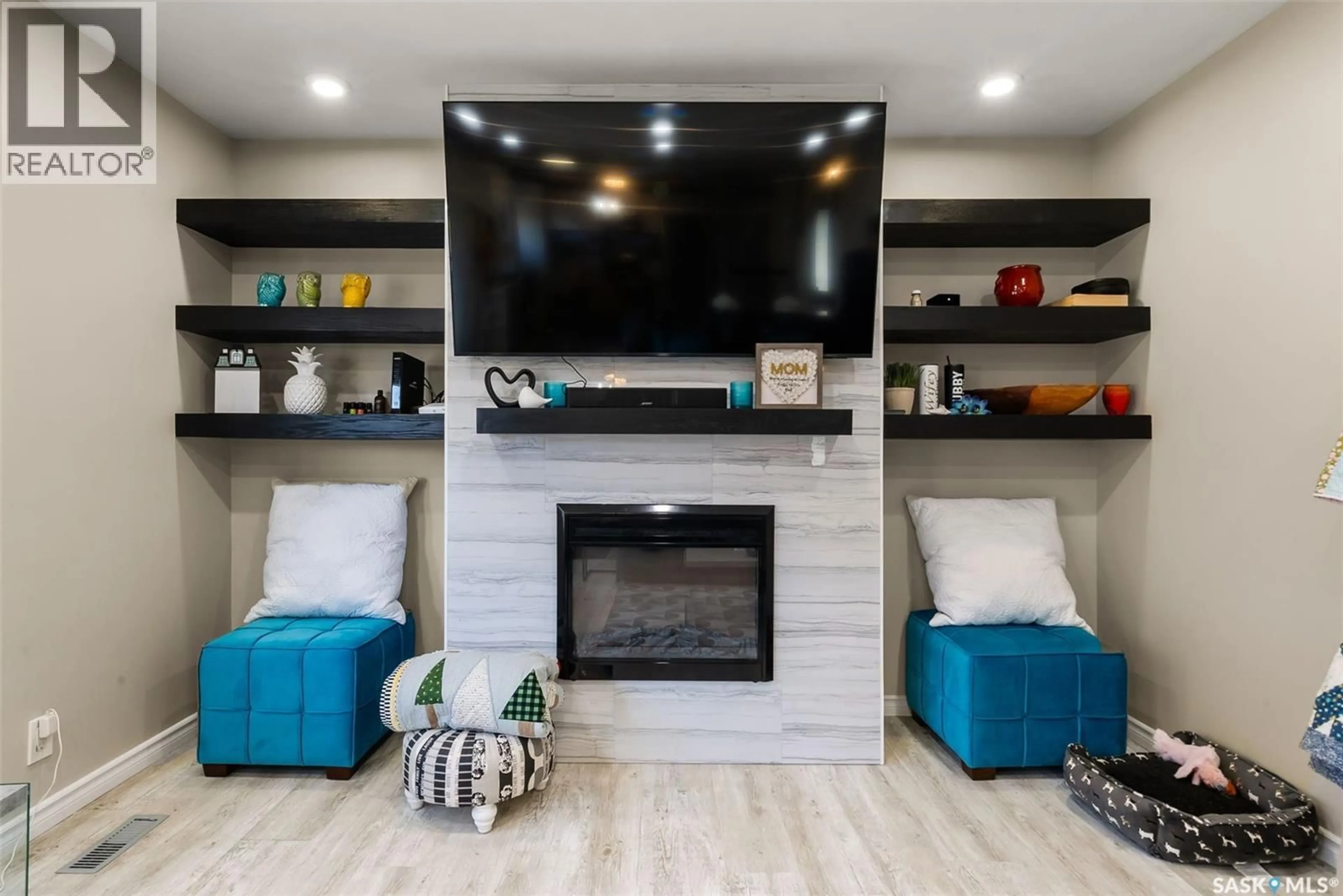 Living room with furniture, unknown for 421 2ND AVENUE, Odessa Saskatchewan S0G3S0