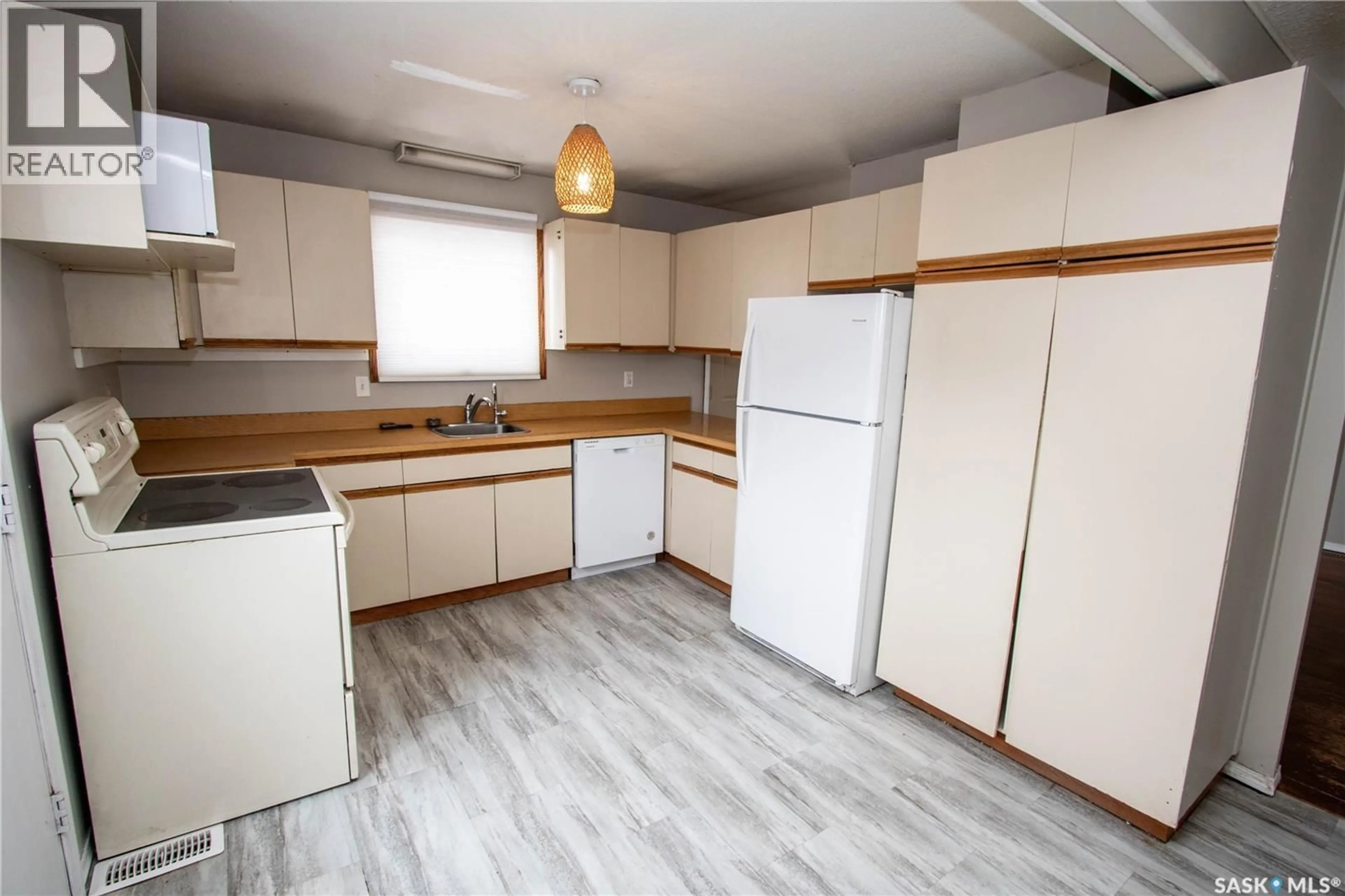 Standard kitchen, wood/laminate floor for 344 ANGUS STREET, Regina Saskatchewan S4R3K6