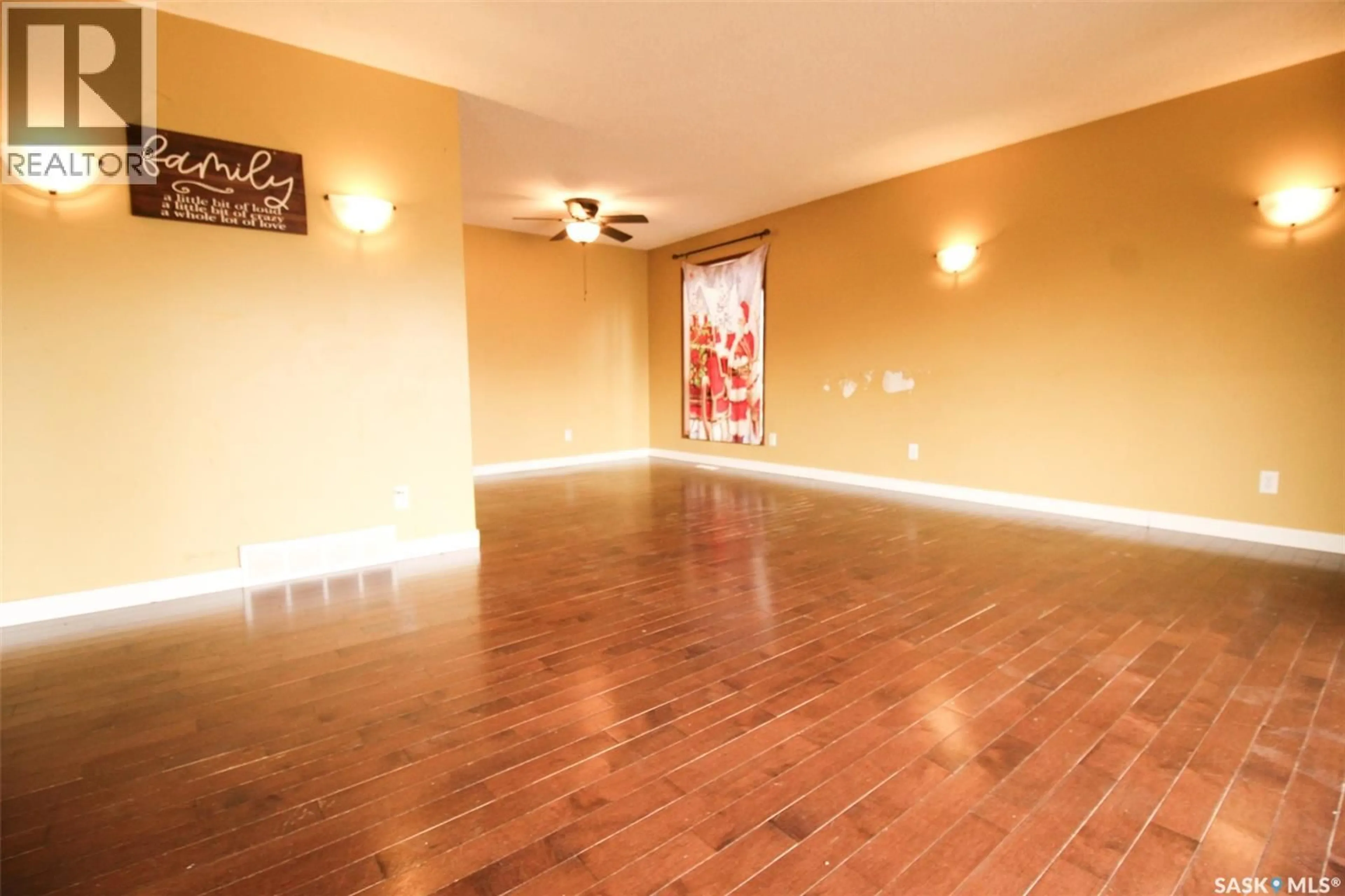 A pic of a room for 504 3RD AVENUE, Frontier Saskatchewan S0N0W0