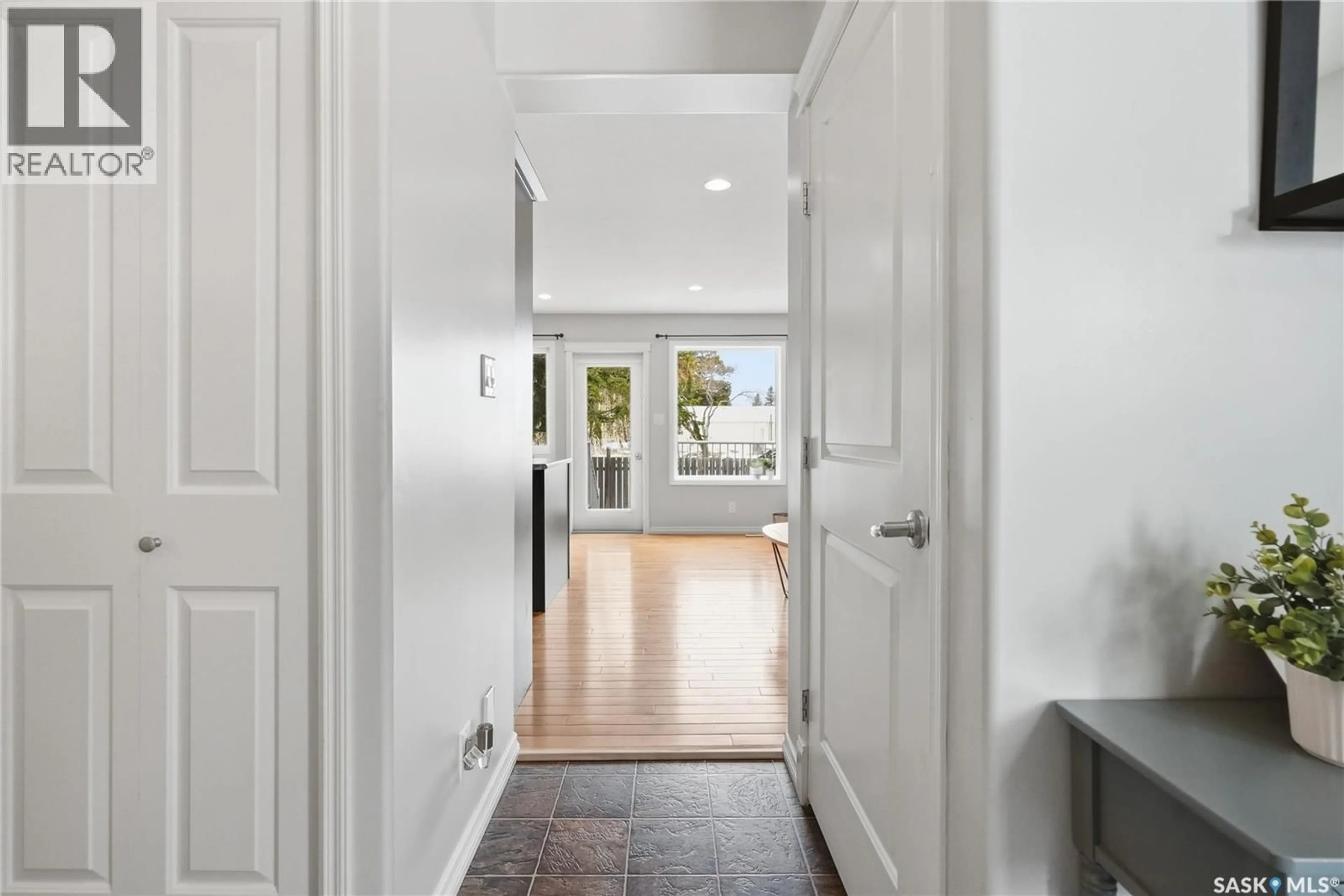 Indoor entryway for 1 - 5005 CENTRAL AVENUE, Waldheim Saskatchewan S0K4R0
