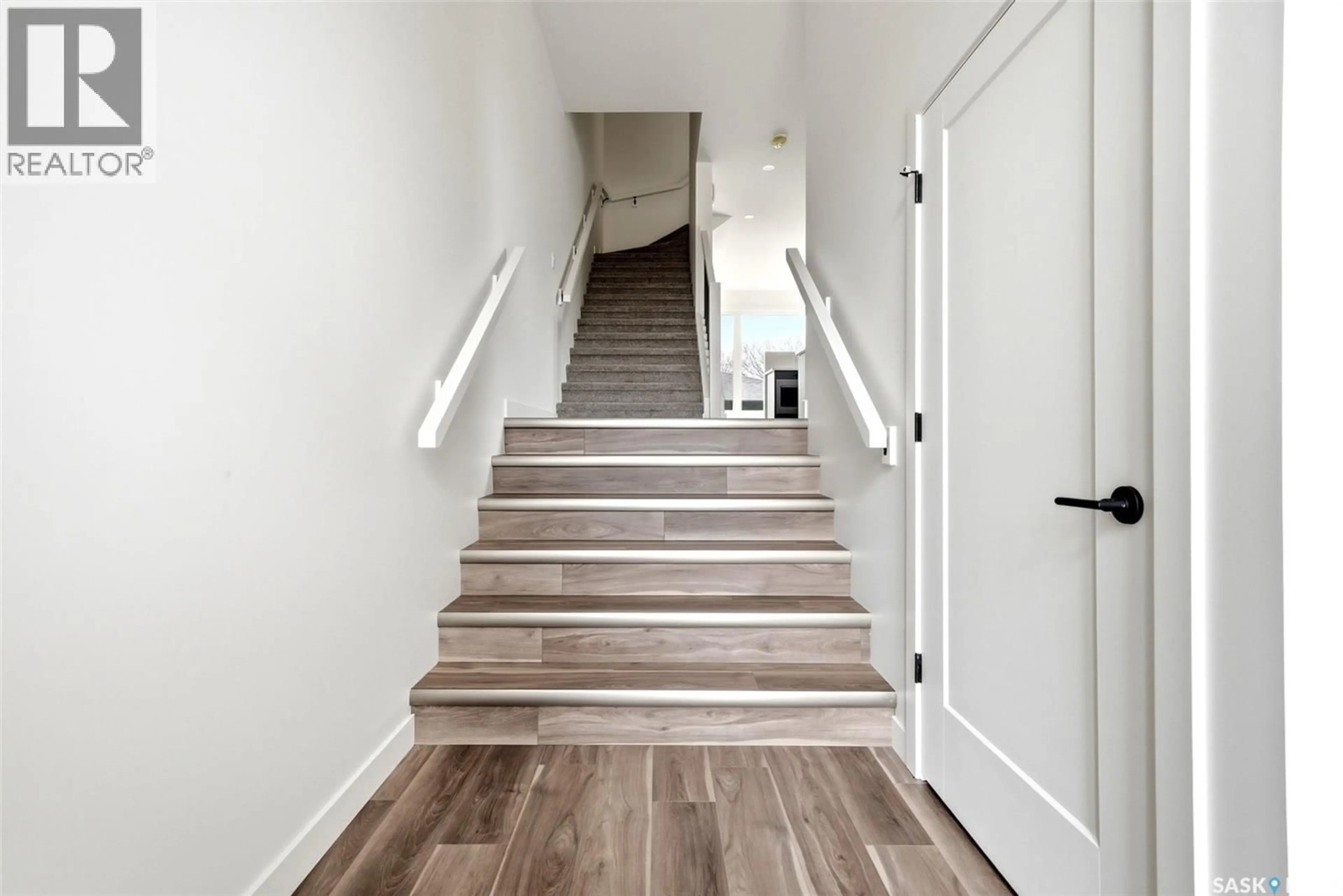 Stairs for 3919 QU'APPELLE DRIVE, Regina Saskatchewan S4S0E1