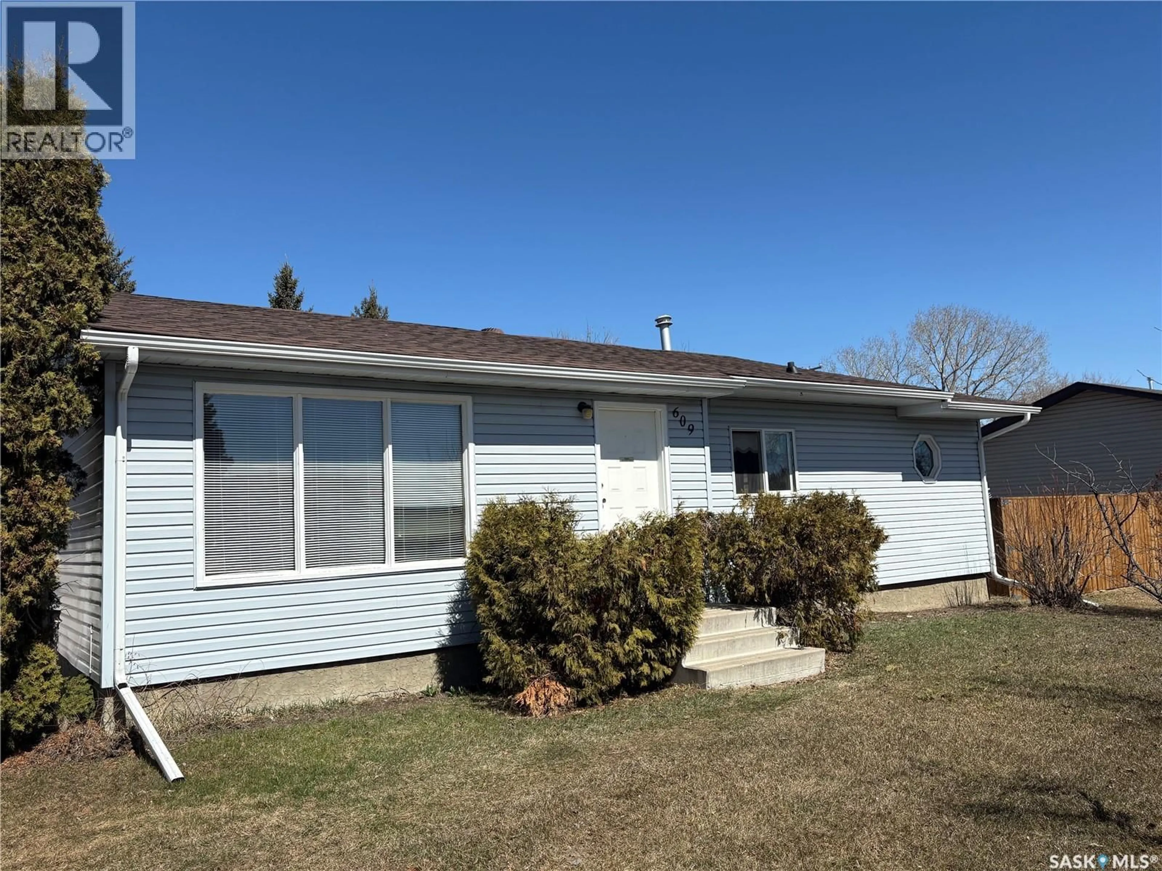 Home with vinyl exterior material, unknown for 609 2ND STREET, Martensville Saskatchewan S0K0A2