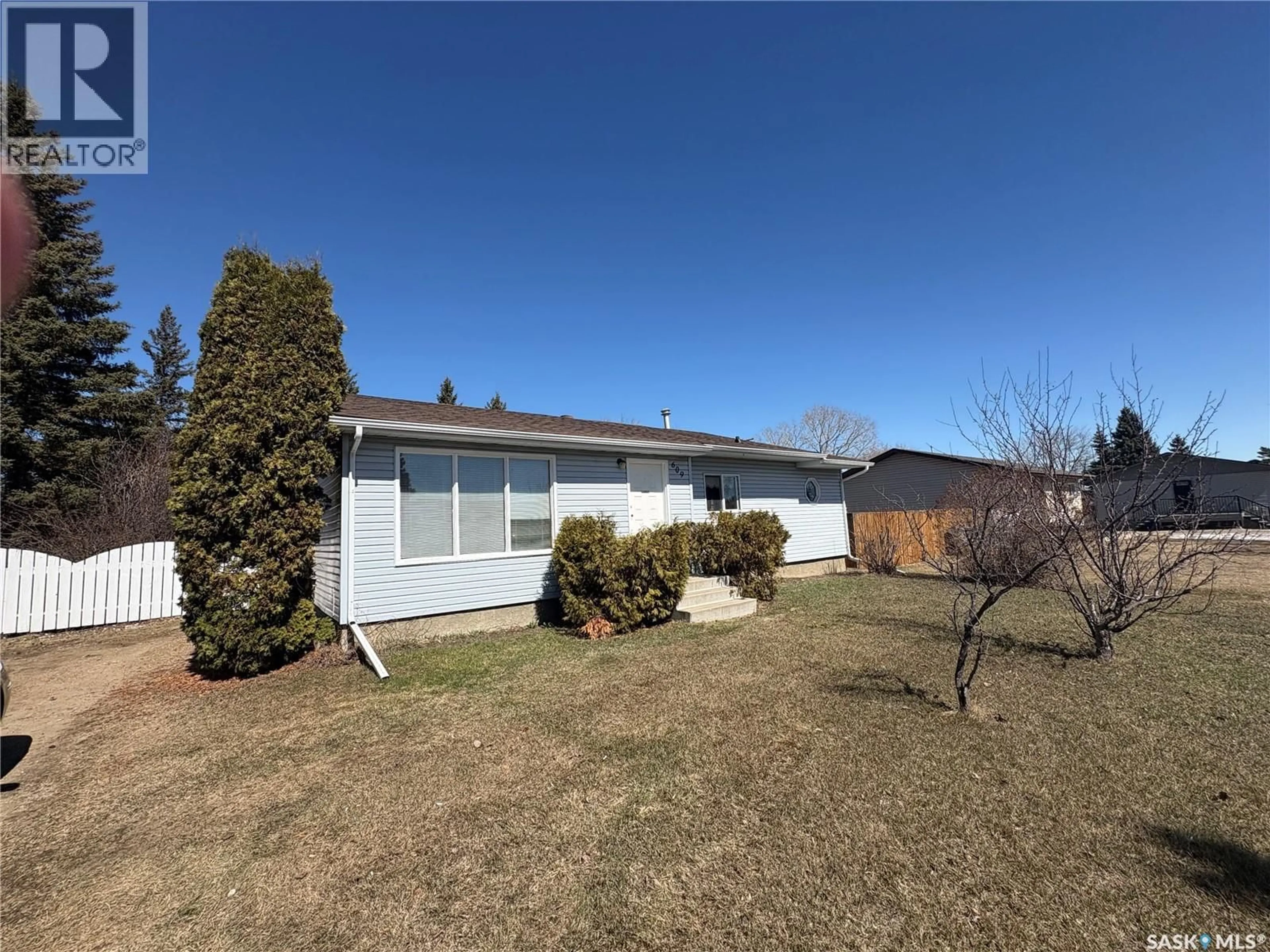 A pic from outside/outdoor area/front of a property/back of a property/a pic from drone, street for 609 2ND STREET, Martensville Saskatchewan S0K0A2