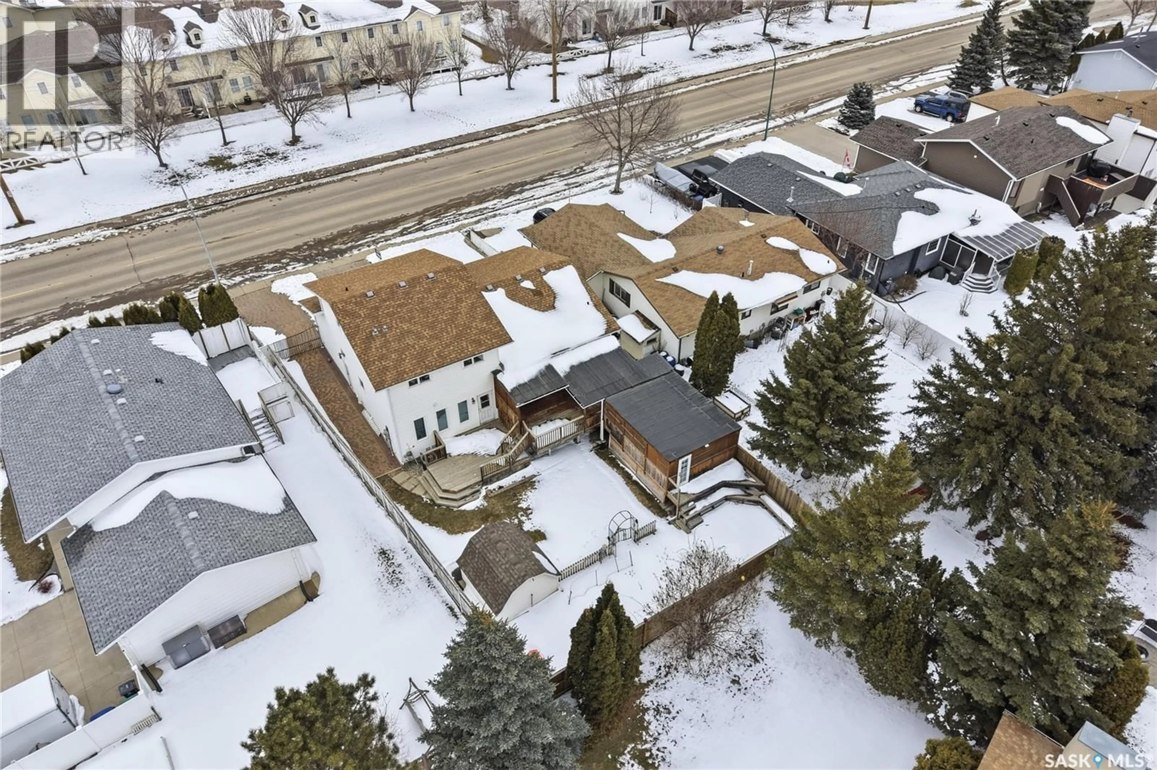 A pic from outside/outdoor area/front of a property/back of a property/a pic from drone, street for 807 115TH STREET, Saskatoon Saskatchewan S7N3W5