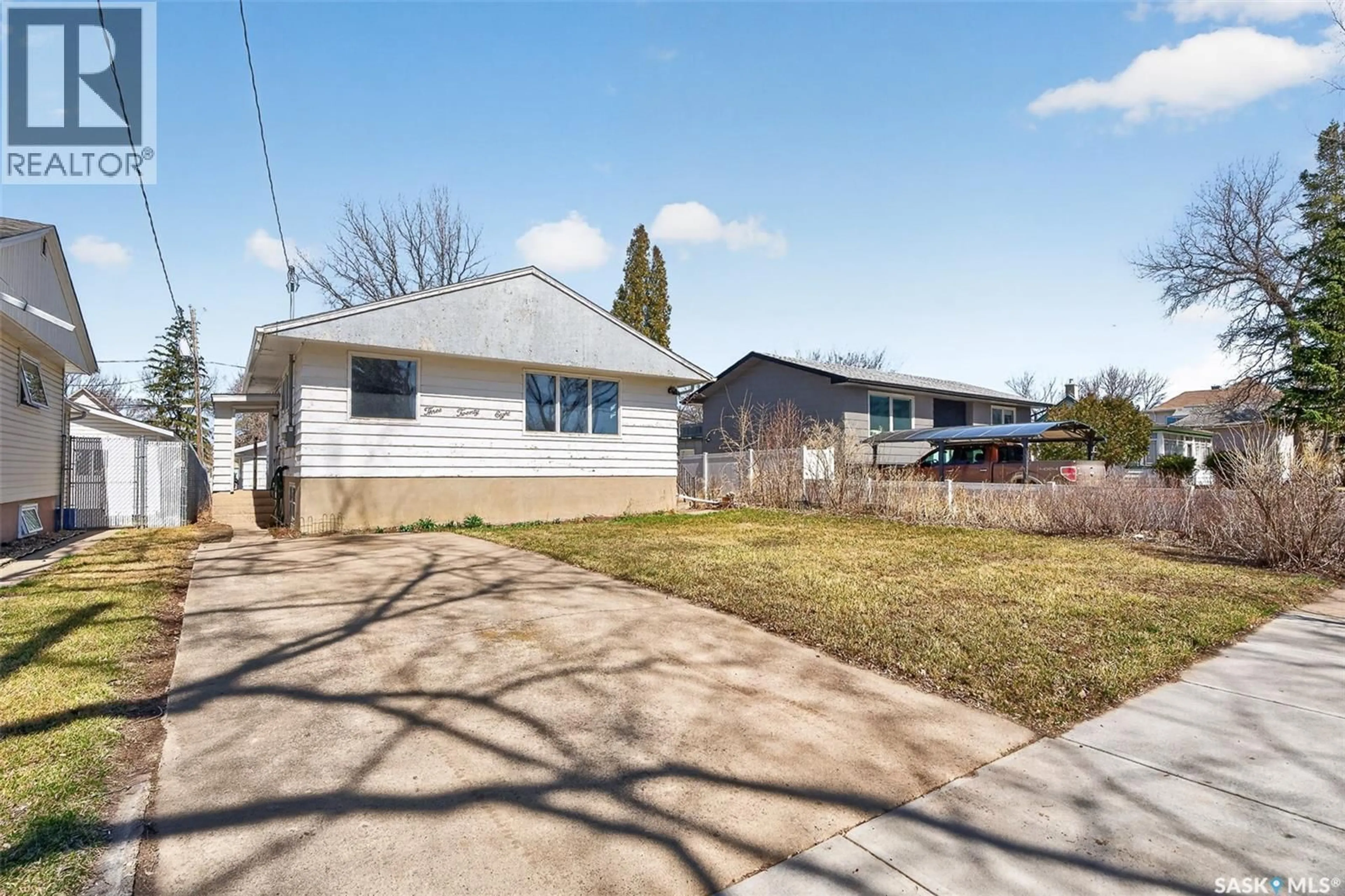 Home with vinyl exterior material, street for 328 GRANDVIEW STREET, Moose Jaw Saskatchewan S6H5K8