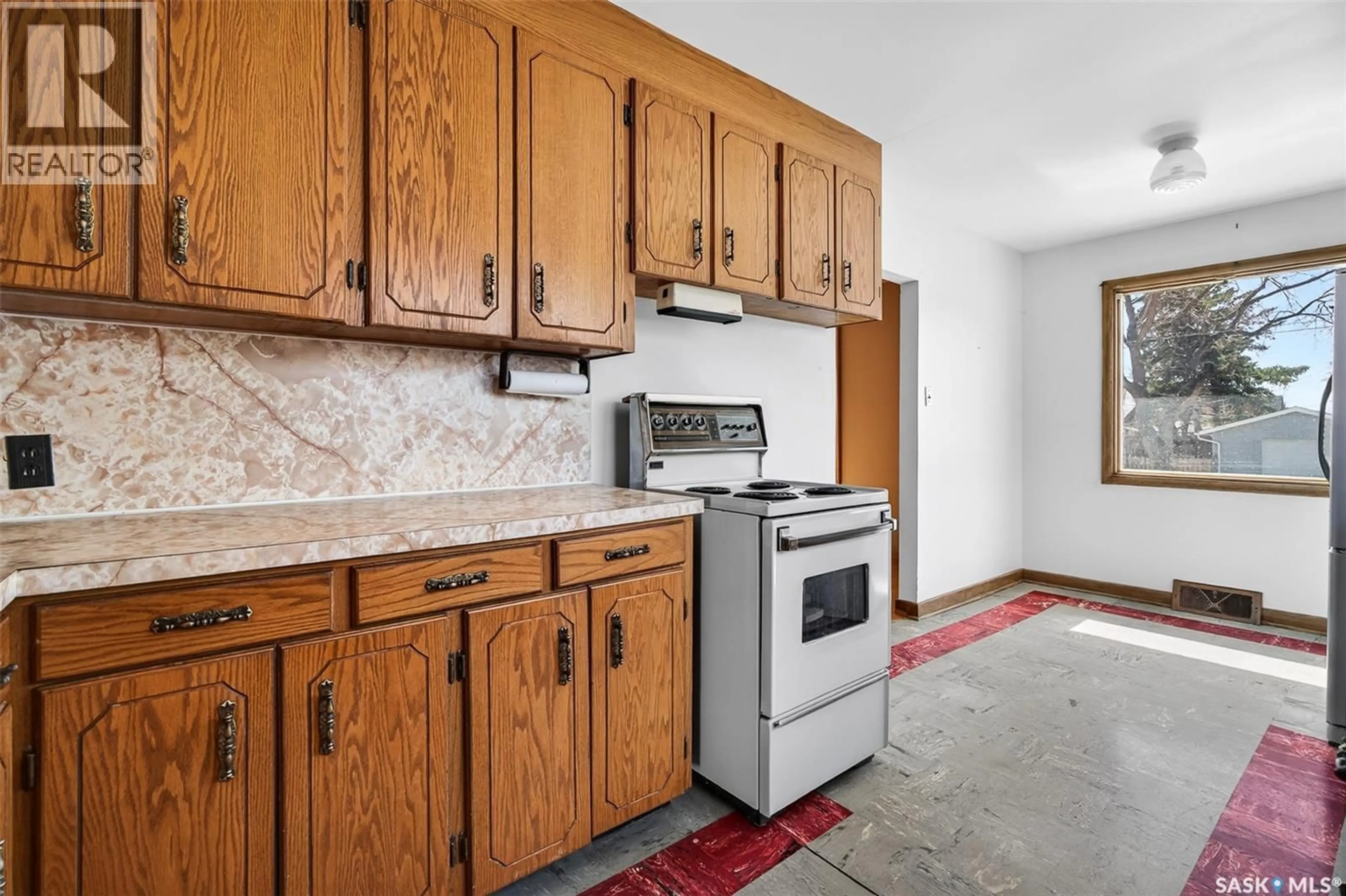 Standard kitchen, unknown for 328 GRANDVIEW STREET, Moose Jaw Saskatchewan S6H5K8