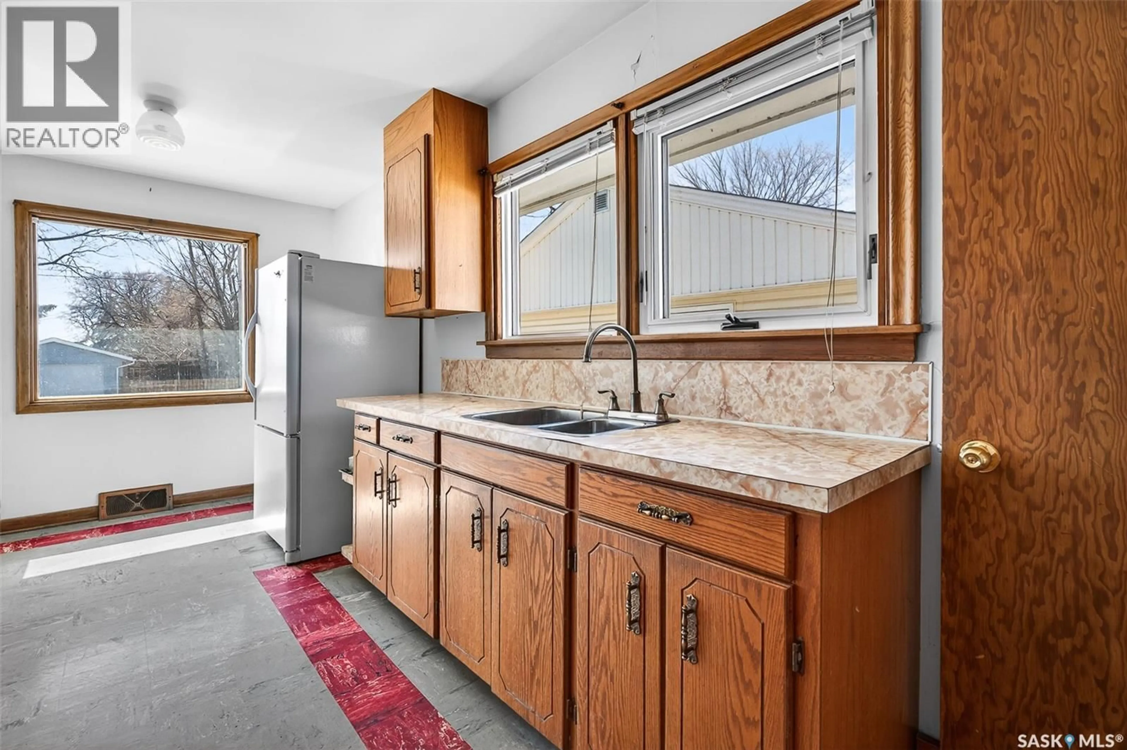 Unknown for 328 GRANDVIEW STREET, Moose Jaw Saskatchewan S6H5K8