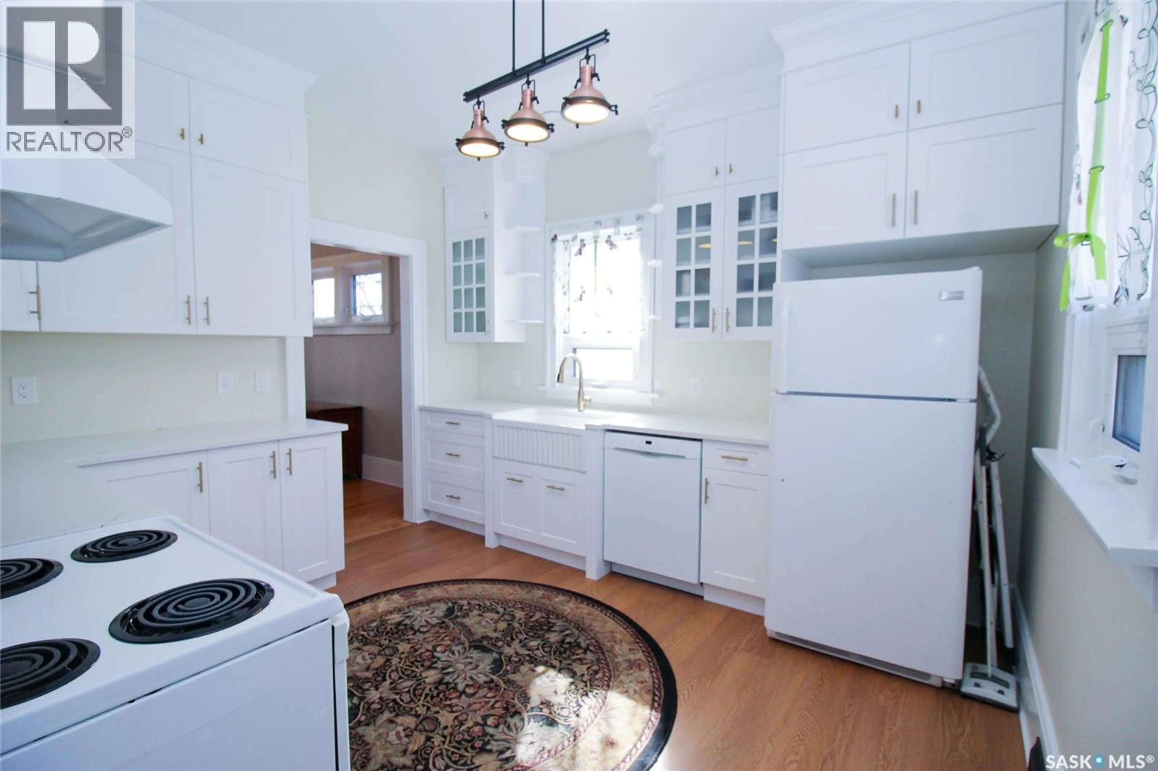 Open concept kitchen, ceramic/tile floor for 671 2ND STREET, Shaunavon Saskatchewan S0N2M0