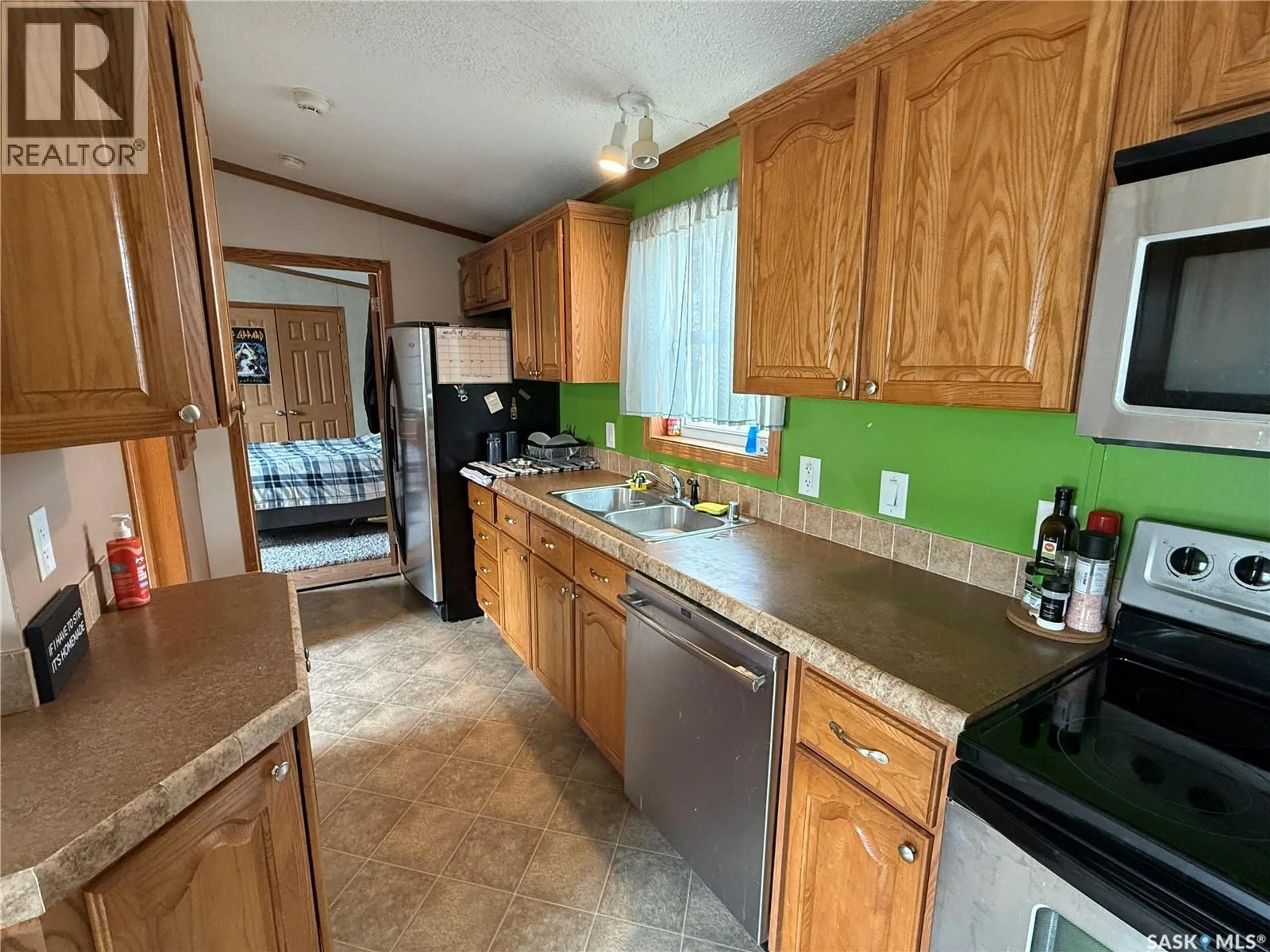 Standard kitchen, unknown for 106 - 48 1ST AVENUE, Weyburn Saskatchewan S4H2J1