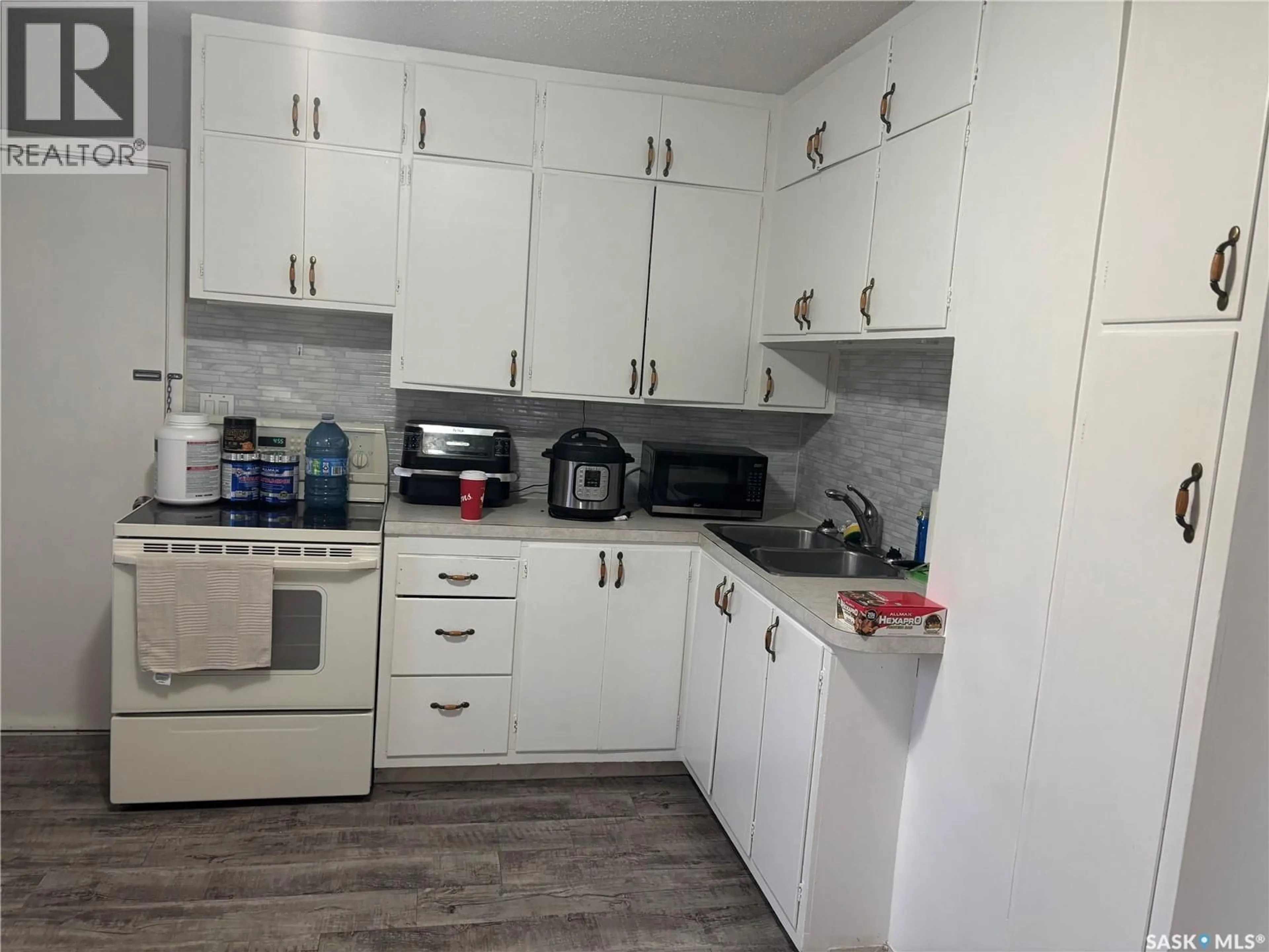 Standard kitchen, unknown for 476 4TH AVENUE, Swift Current Saskatchewan S9H0V3