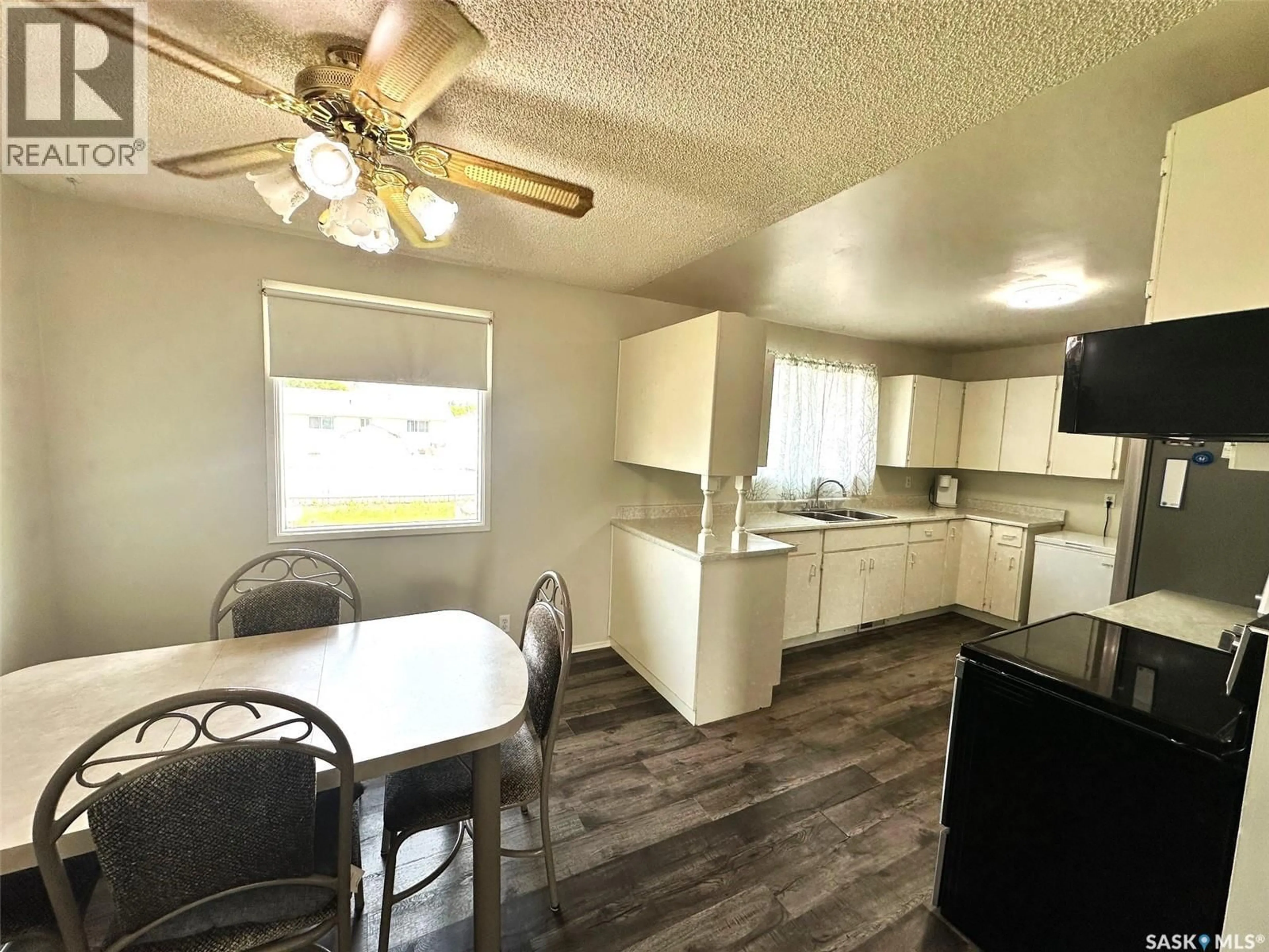 Standard kitchen, unknown for 736 HUDSON CRESCENT, Hudson Bay Saskatchewan S0E0Y0