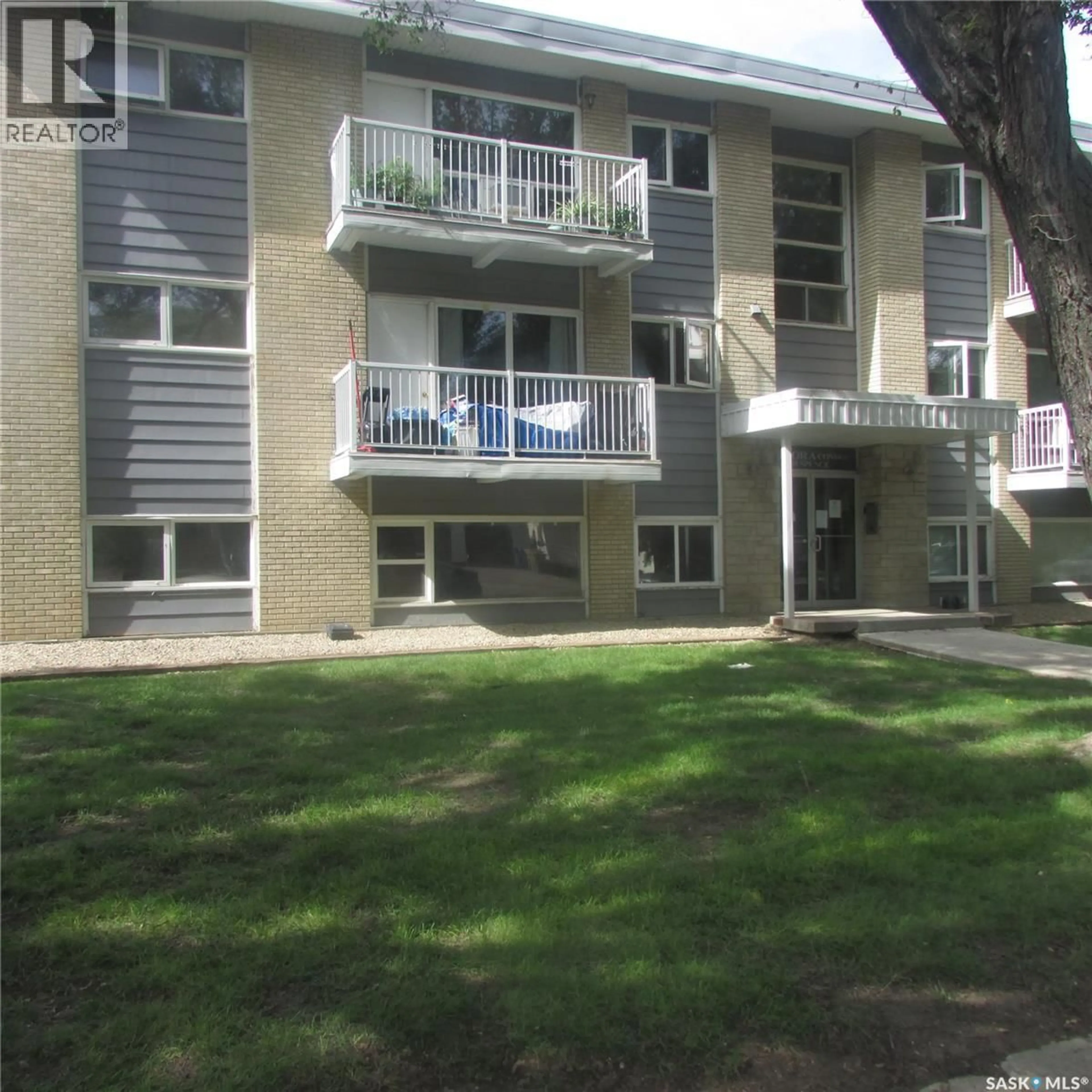 Patio, street for #3 - 38 SPENCE STREET, Regina Saskatchewan S4S4H4