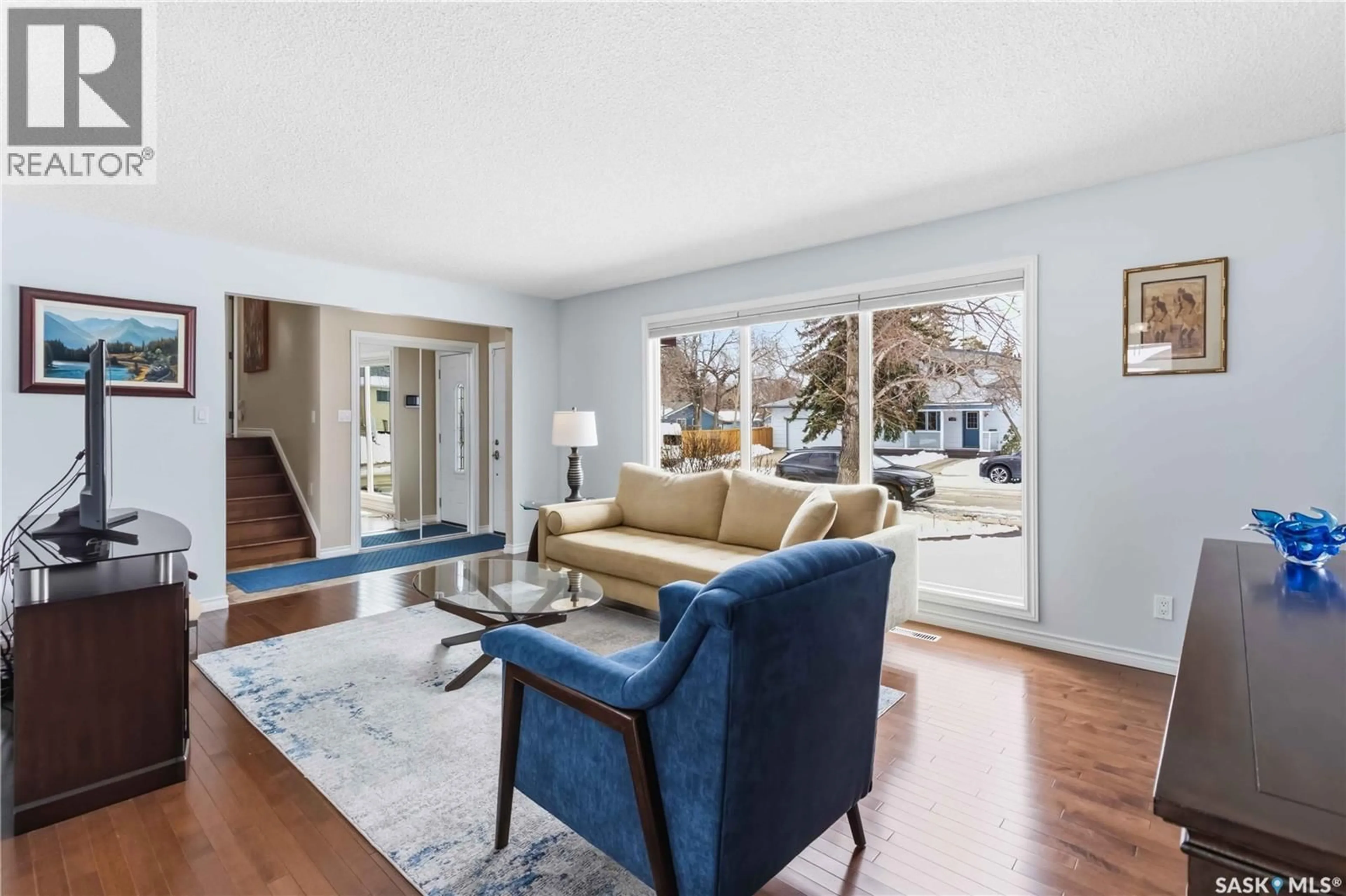 Living room with furniture, unknown for 3001 EASTVIEW, Saskatoon Saskatchewan S7J3J1