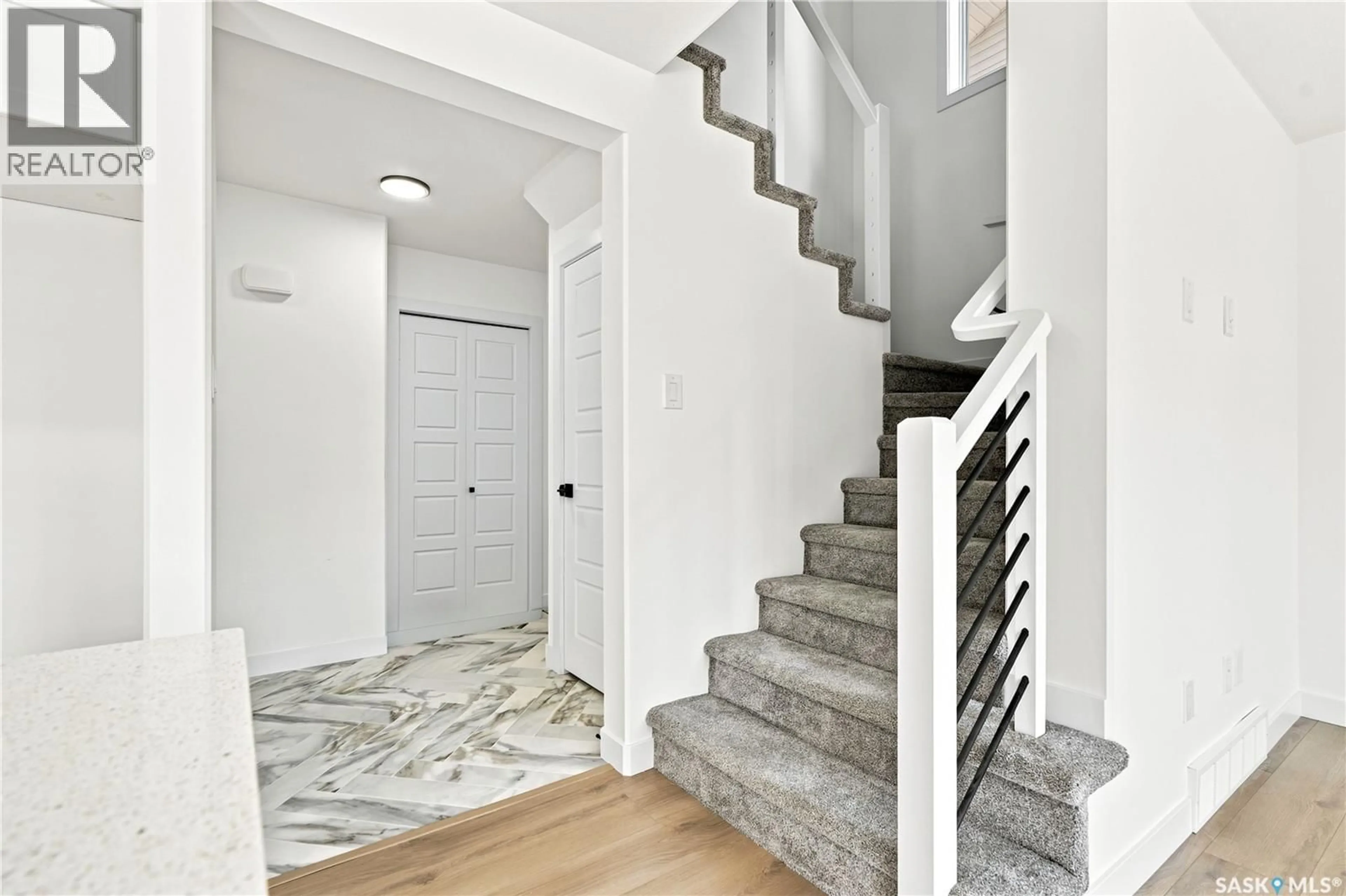 Stairs for 491 TRAEGER CLOSE, Saskatoon Saskatchewan S7V1Z5