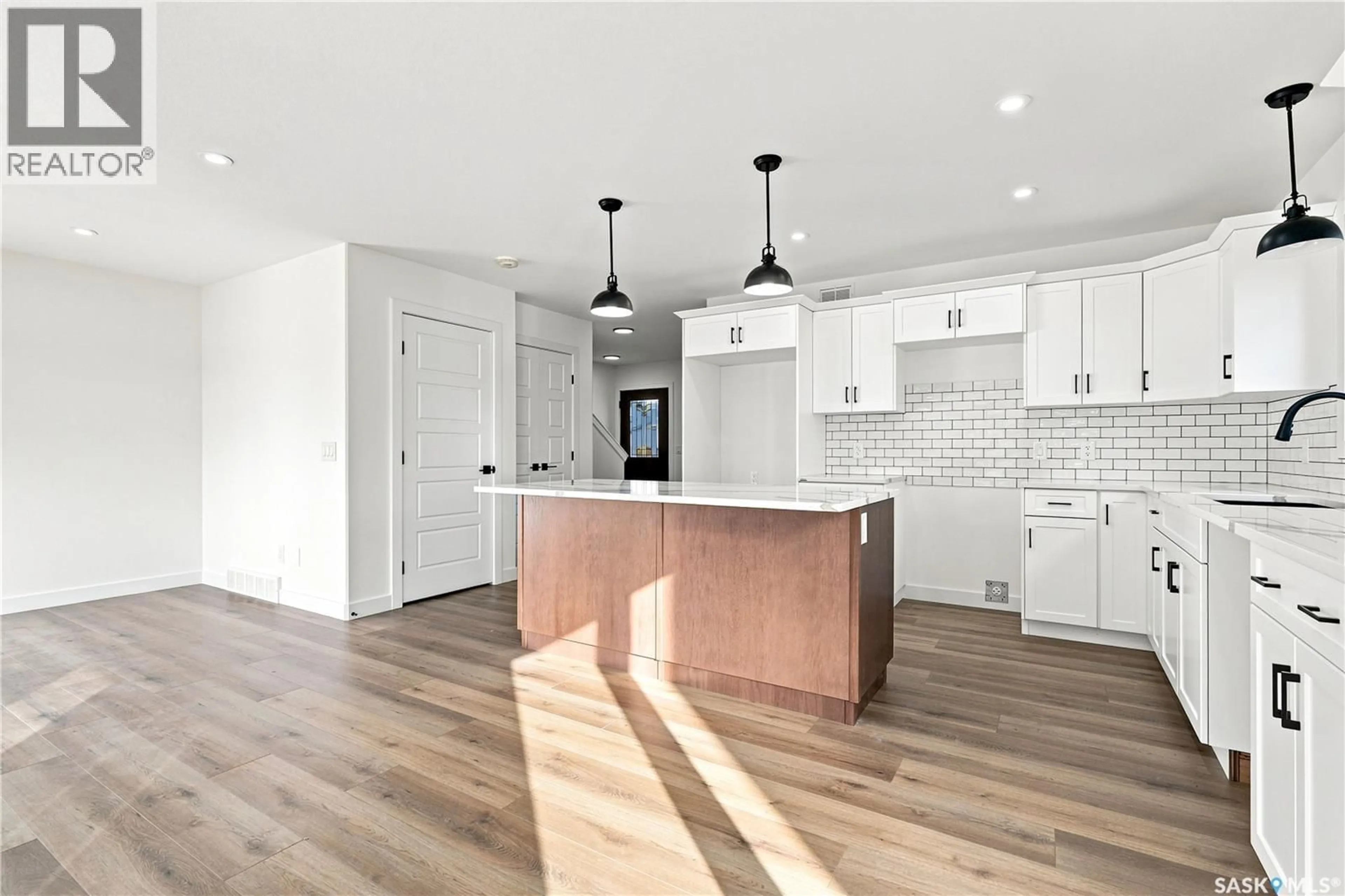 Open concept kitchen, unknown for 495 TRAEGER CLOSE, Saskatoon Saskatchewan S7V1Z5