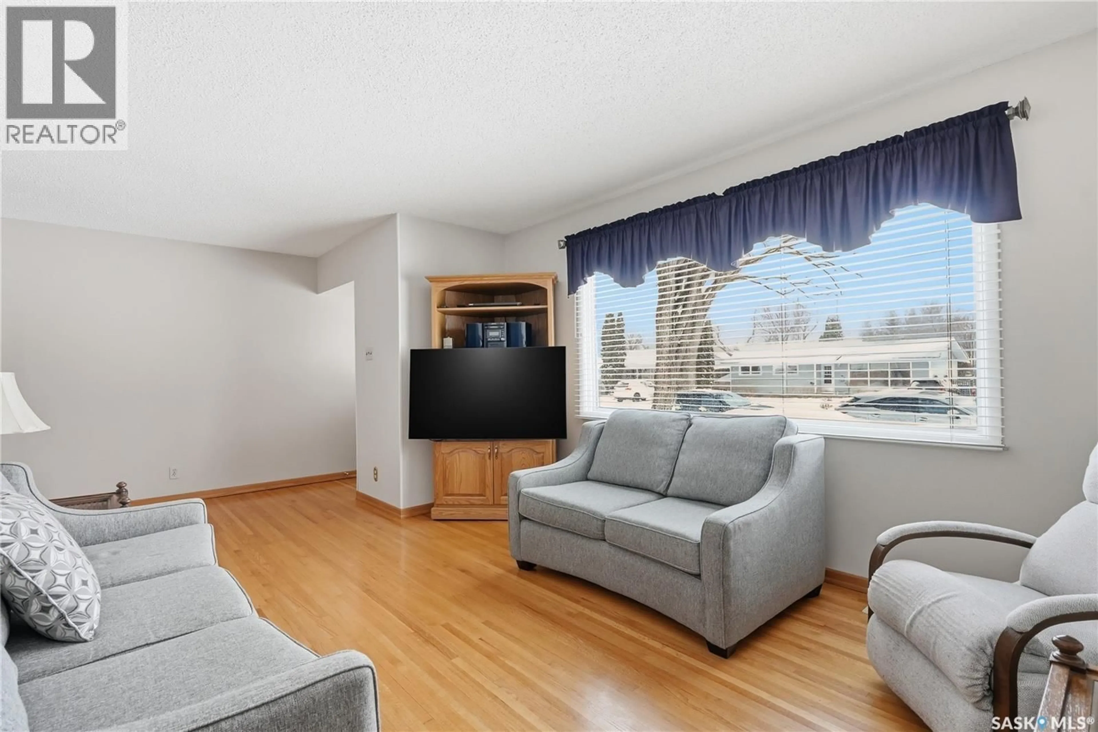 Living room with furniture, unknown for 51 MCASKILL CRESCENT, Saskatoon Saskatchewan S7J3K1