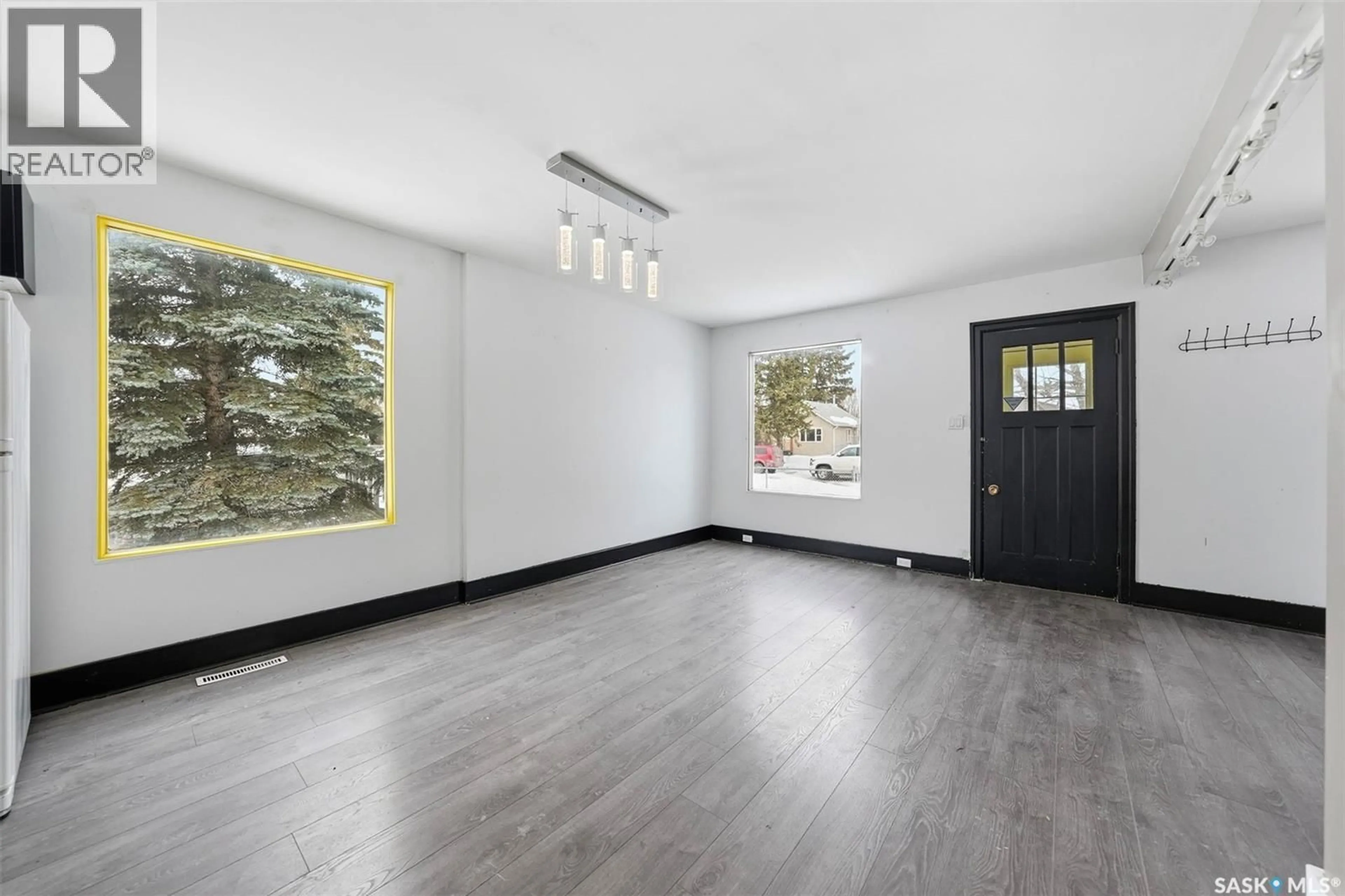 Indoor entryway for 537 7TH STREET, Prince Albert Saskatchewan S6V0S6