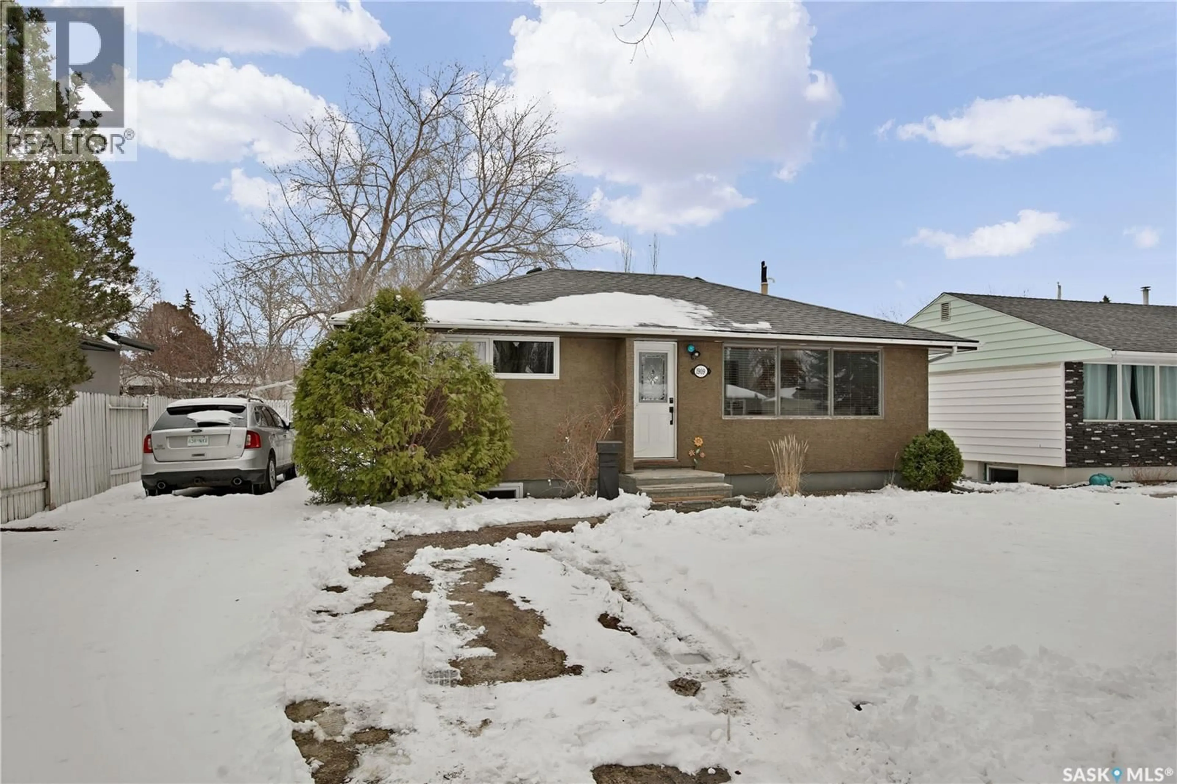 Unknown for 1909 WIGGINS AVENUE, Saskatoon Saskatchewan S7J1W2