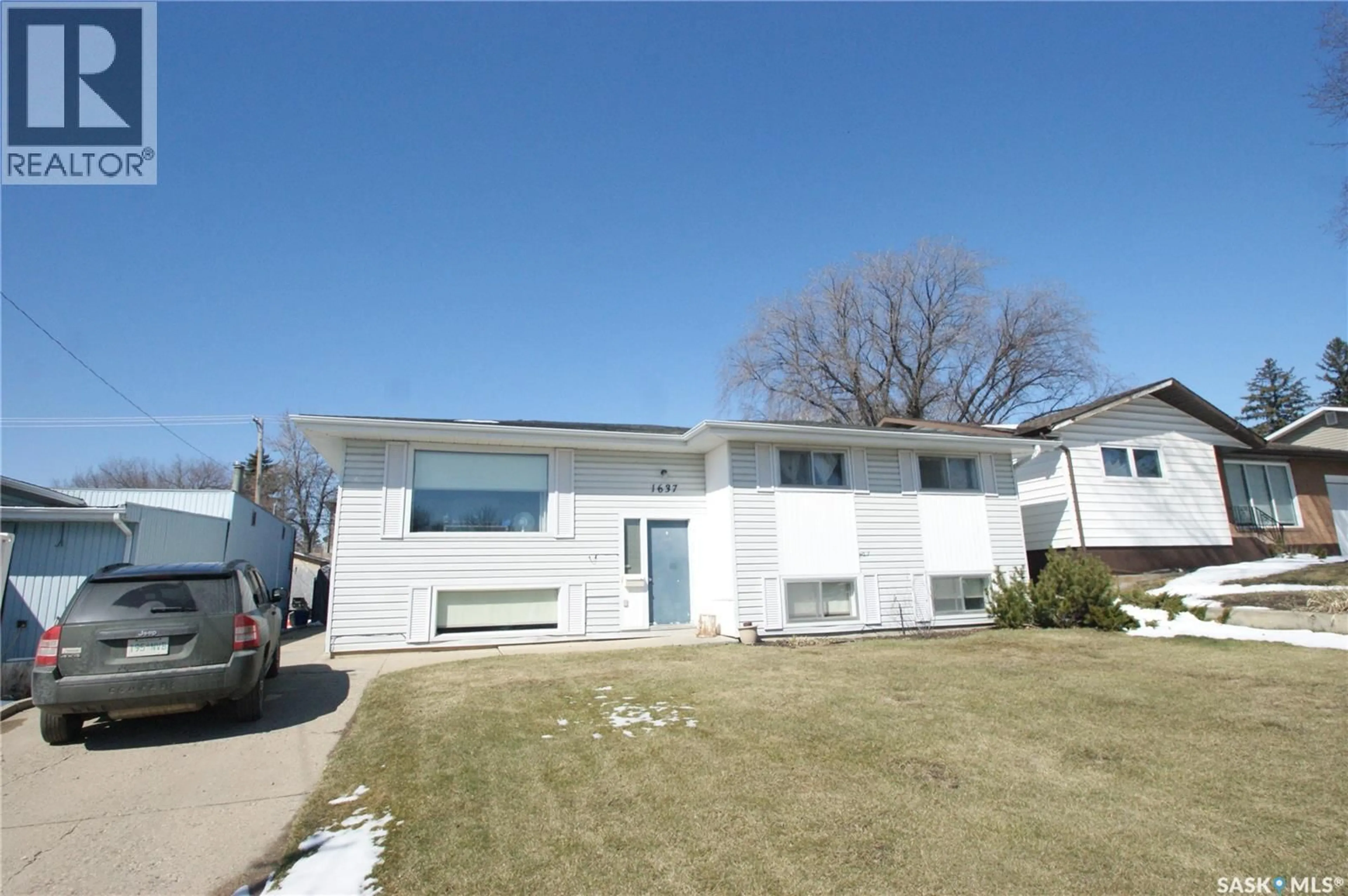 Home with vinyl exterior material, street for 1637 EDWARD AVENUE, Saskatoon Saskatchewan S7K3B5
