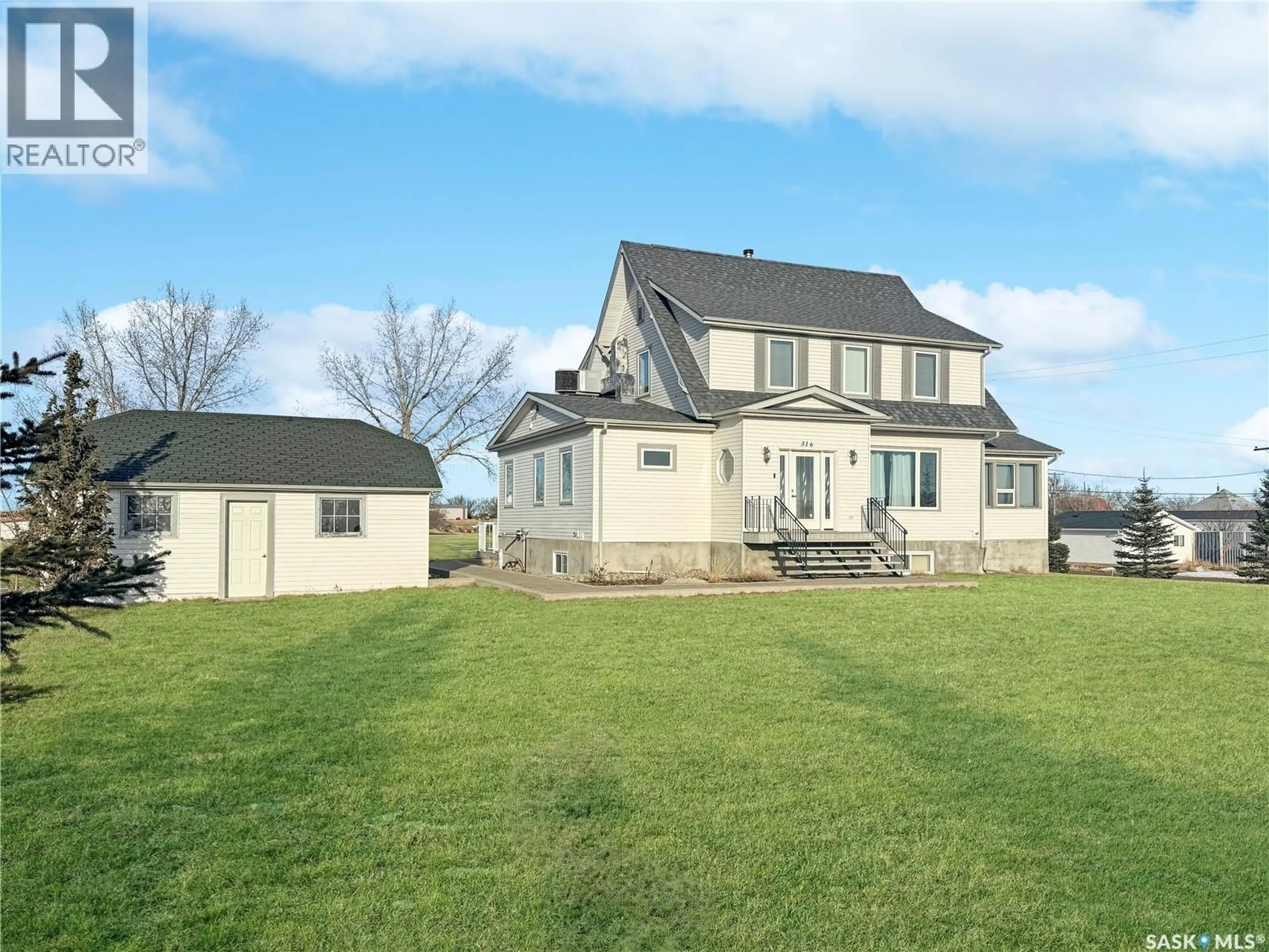 A pic from outside/outdoor area/front of a property/back of a property/a pic from drone, unknown for 316 RAILWAY AVENUE, Webb Saskatchewan S9H2X0