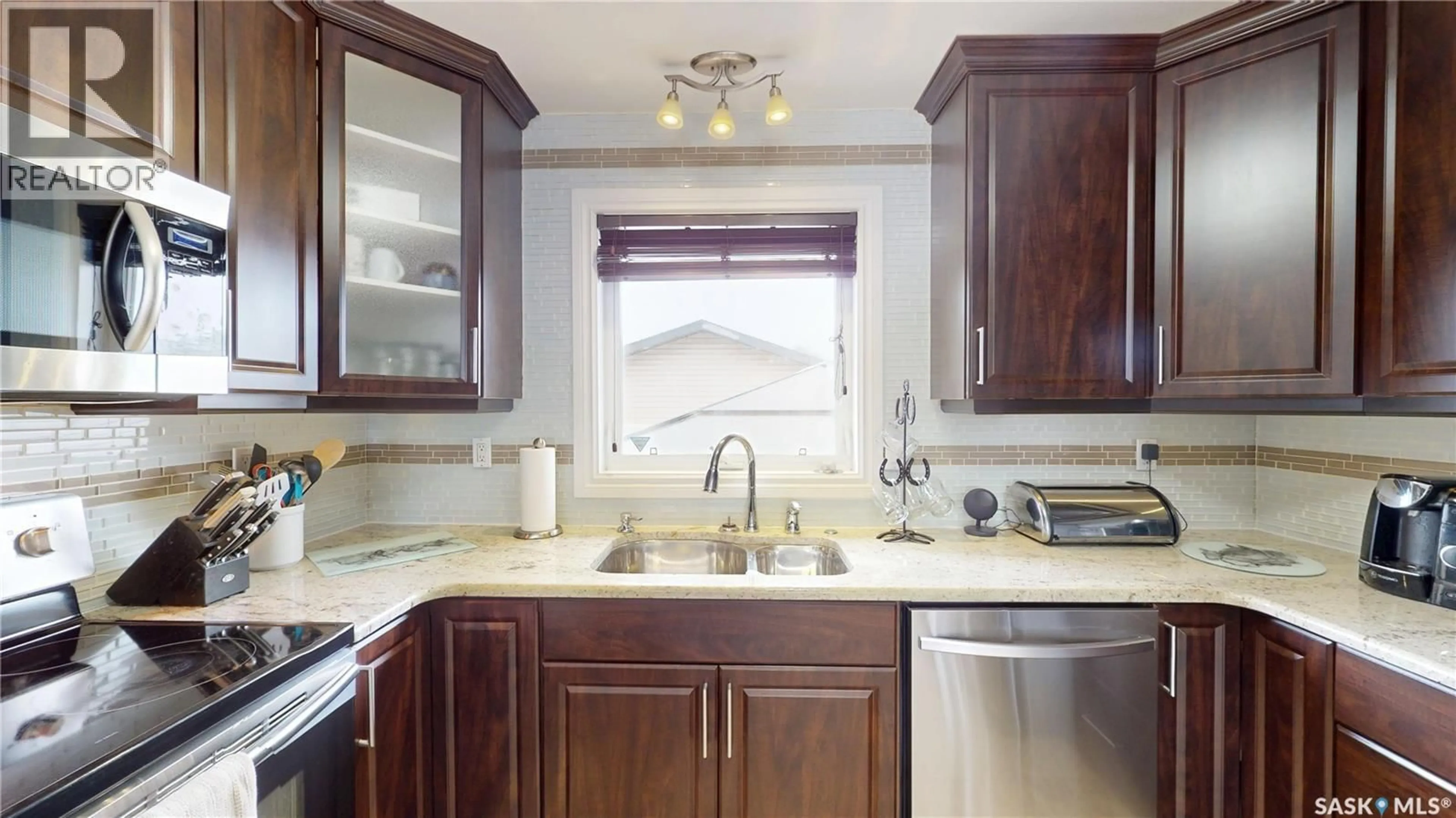 Standard kitchen, unknown for 747 RUTHERFORD LANE, Saskatoon Saskatchewan S7N4X6
