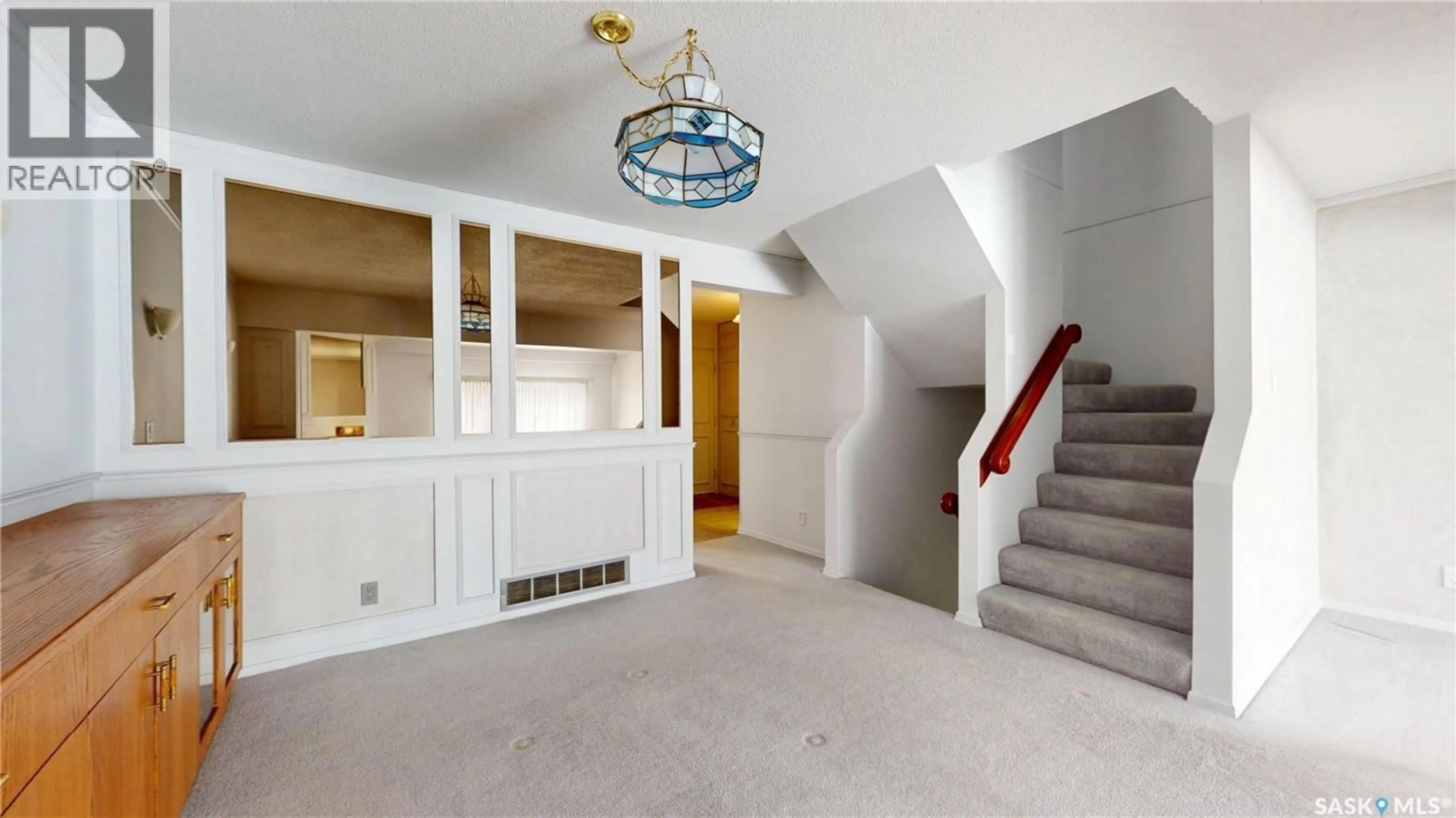 Indoor foyer for 4762 QUEEN STREET, Regina Saskatchewan S4S6G7