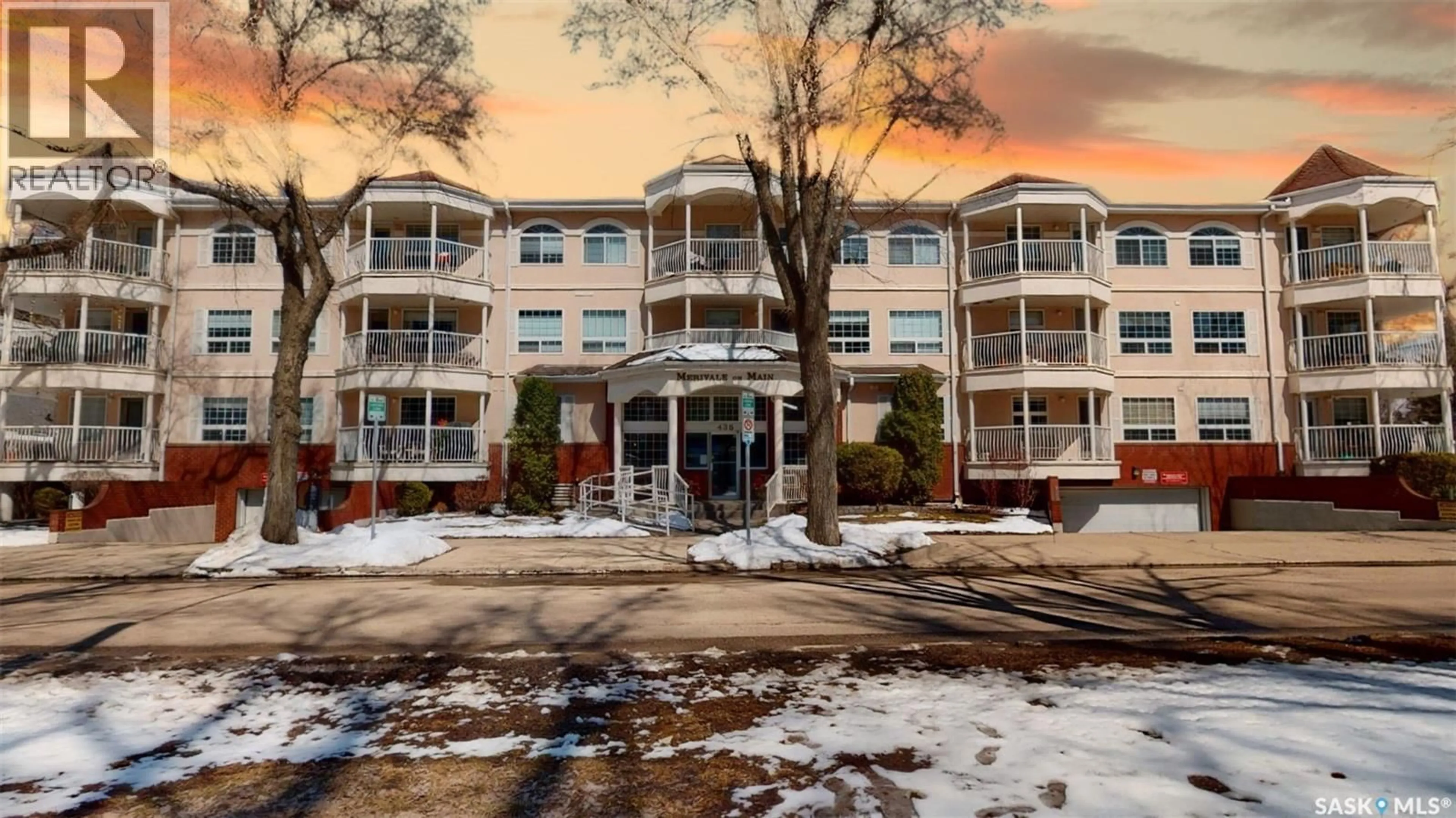 A pic from outside/outdoor area/front of a property/back of a property/a pic from drone, building for 435 - 107 MAIN STREET, Saskatoon Saskatchewan S7N0B9