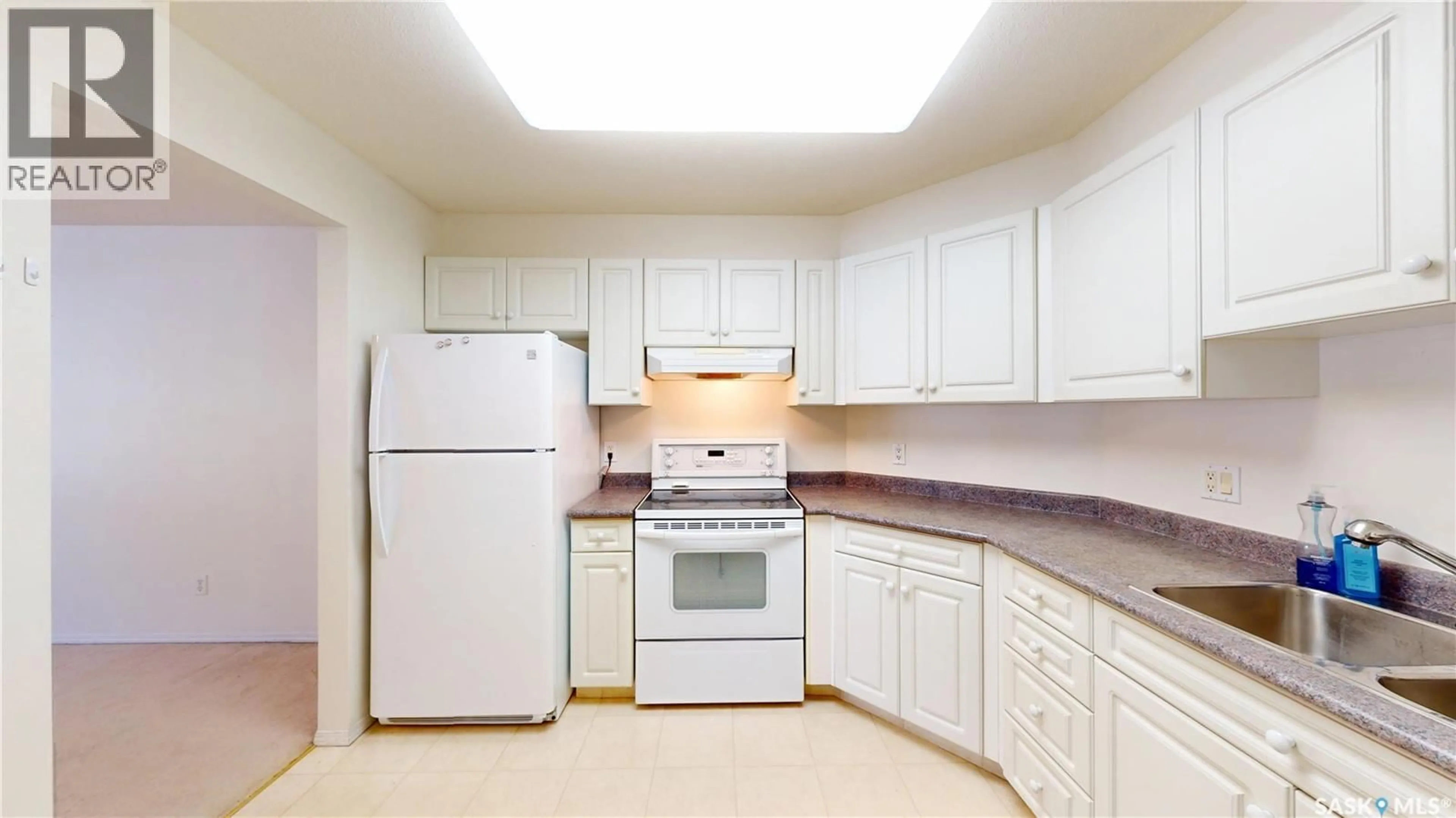 Standard kitchen, unknown for 435 - 107 MAIN STREET, Saskatoon Saskatchewan S7N0B9