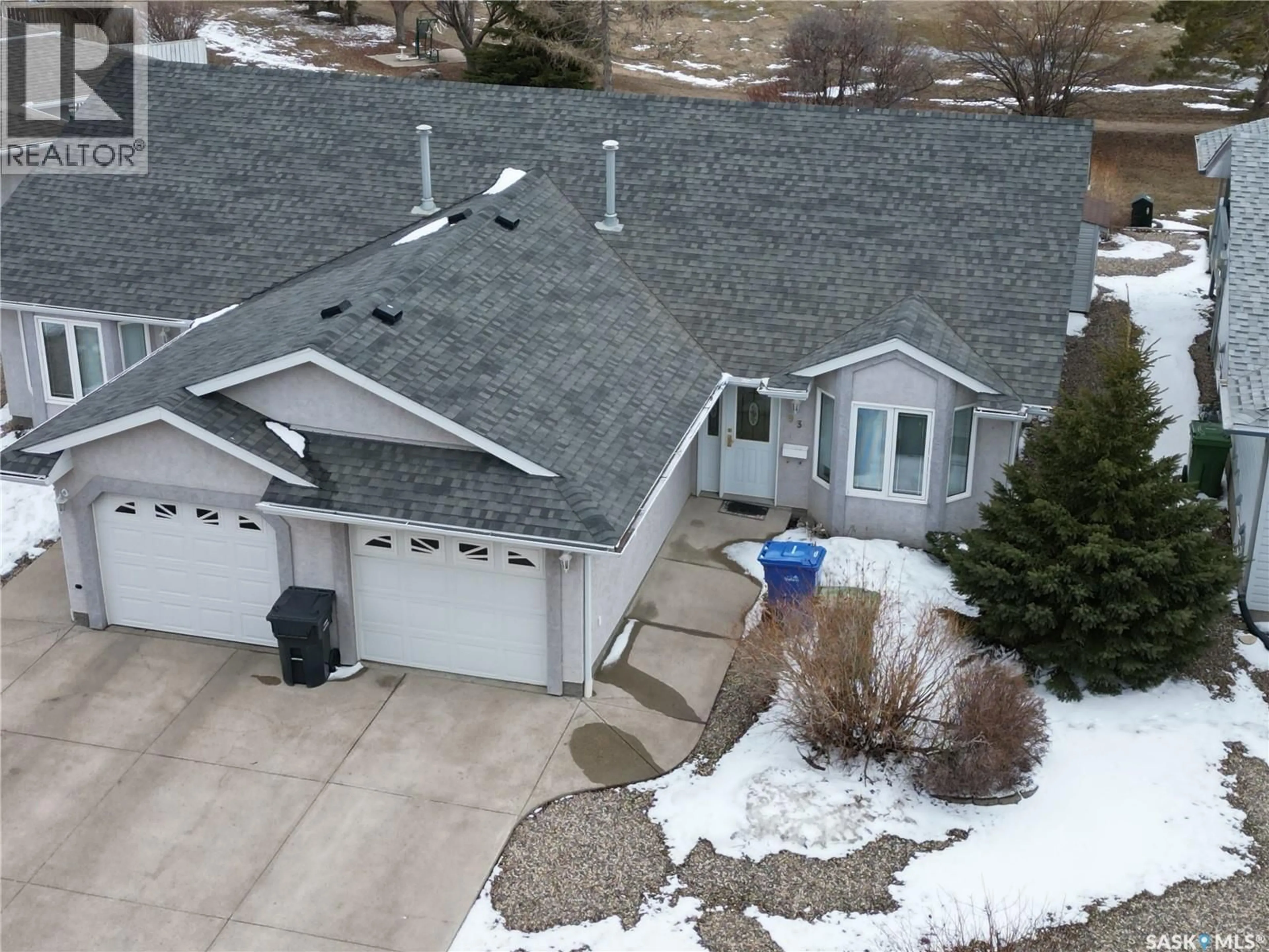A pic from outside/outdoor area/front of a property/back of a property/a pic from drone, street for 93 RUSSELL DRIVE, Yorkton Saskatchewan S3N4E6
