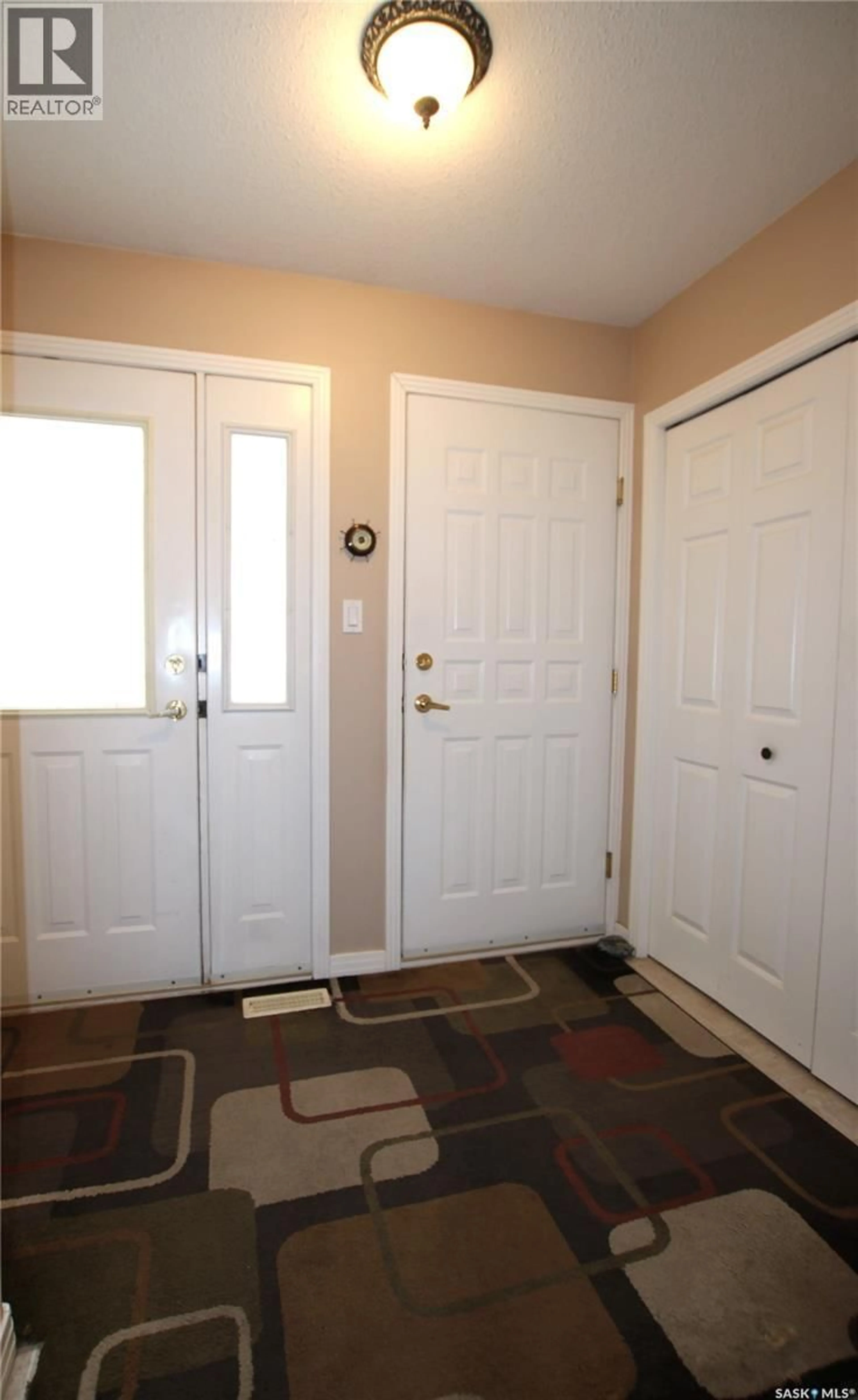 Indoor entryway for 93 RUSSELL DRIVE, Yorkton Saskatchewan S3N4E6
