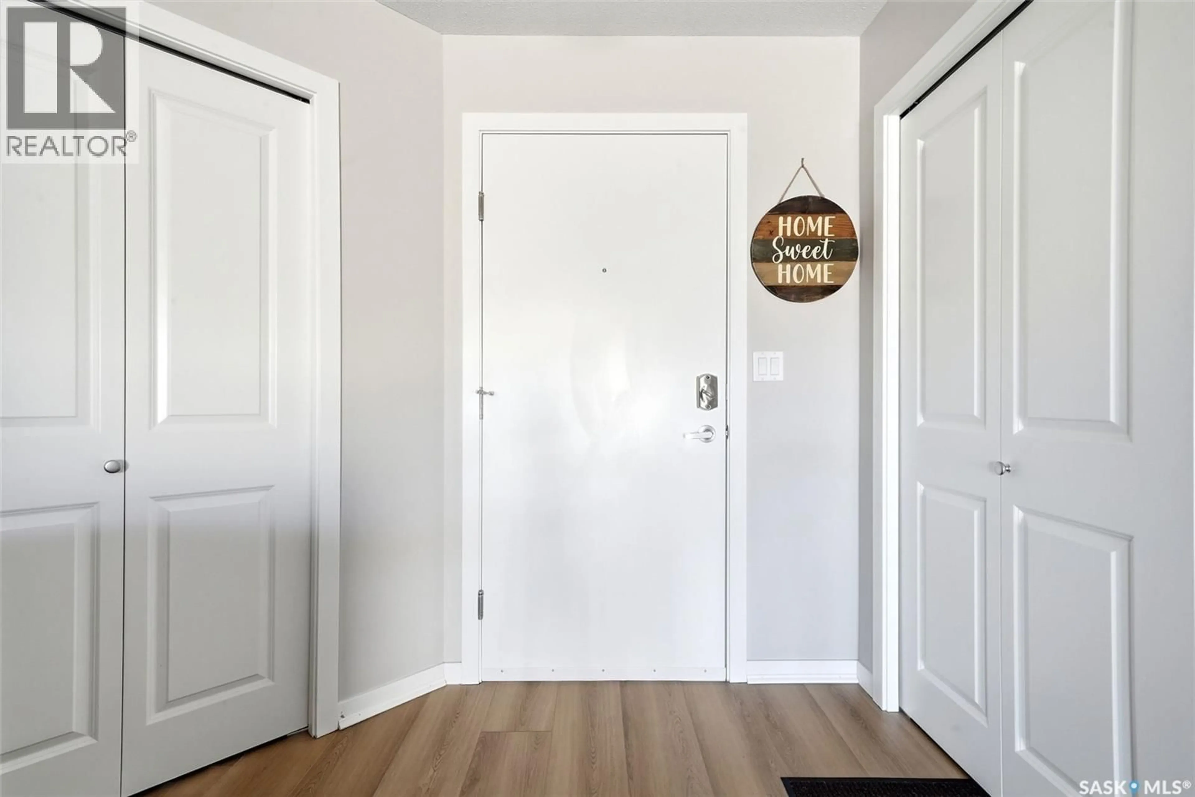 Indoor entryway for 5500 - 1115 MITCHINSON WAY, Regina Saskatchewan S4W0N9