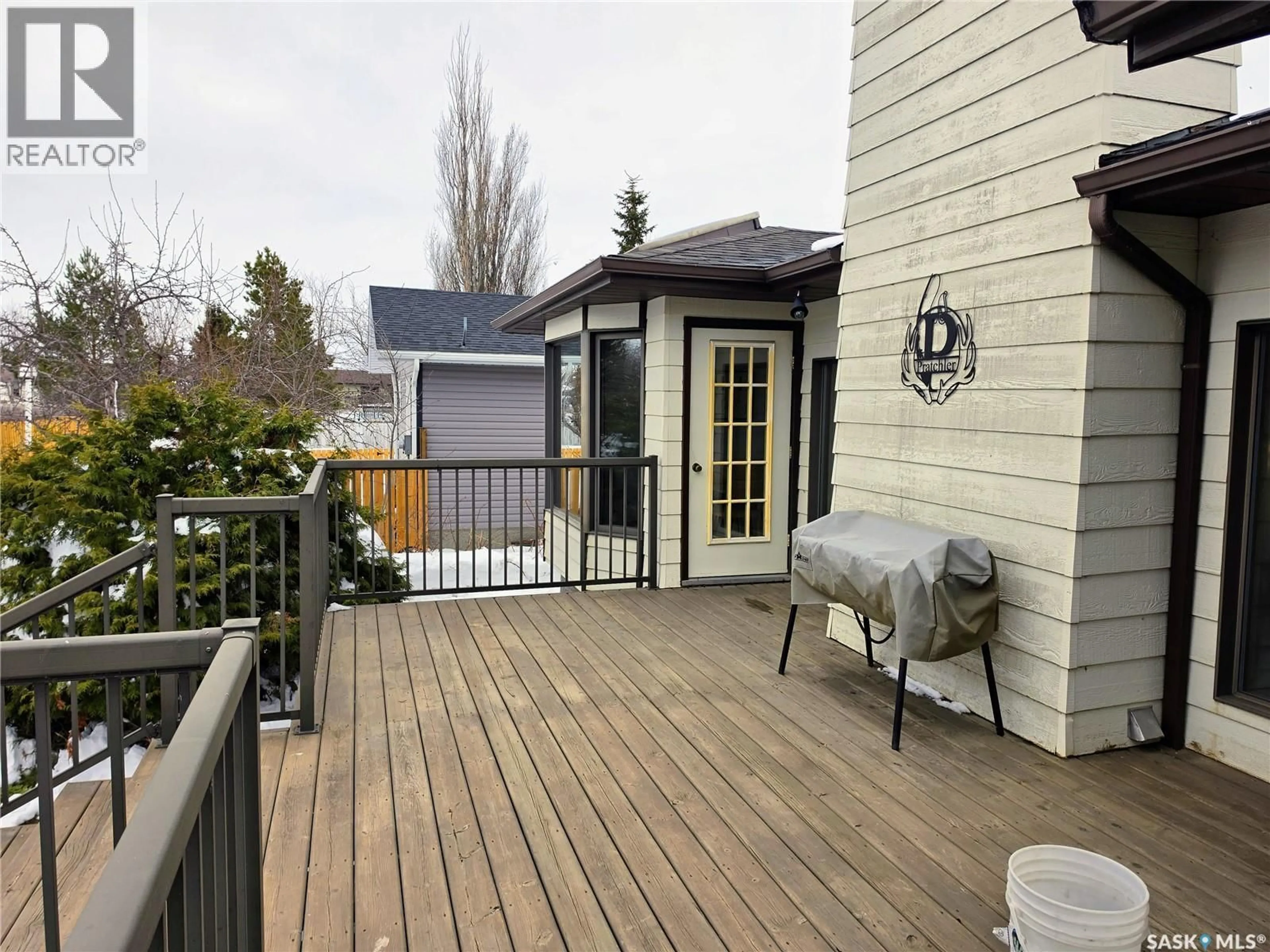 Patio, street for 16 DUST CRESCENT, Humboldt Saskatchewan S0K2A0