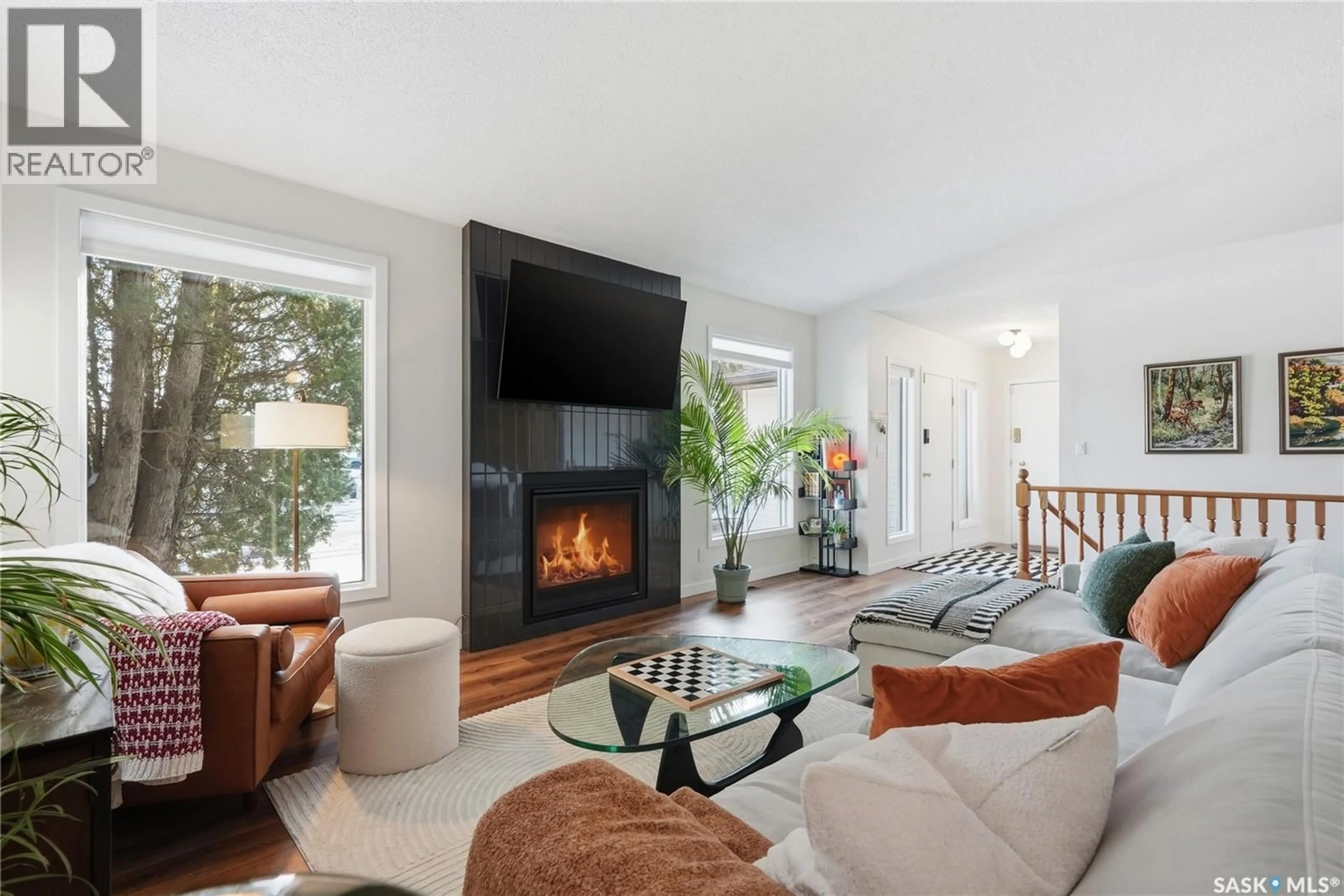Living room with furniture, unknown for 627 DELARONDE CRESCENT, Saskatoon Saskatchewan S7J3Z9