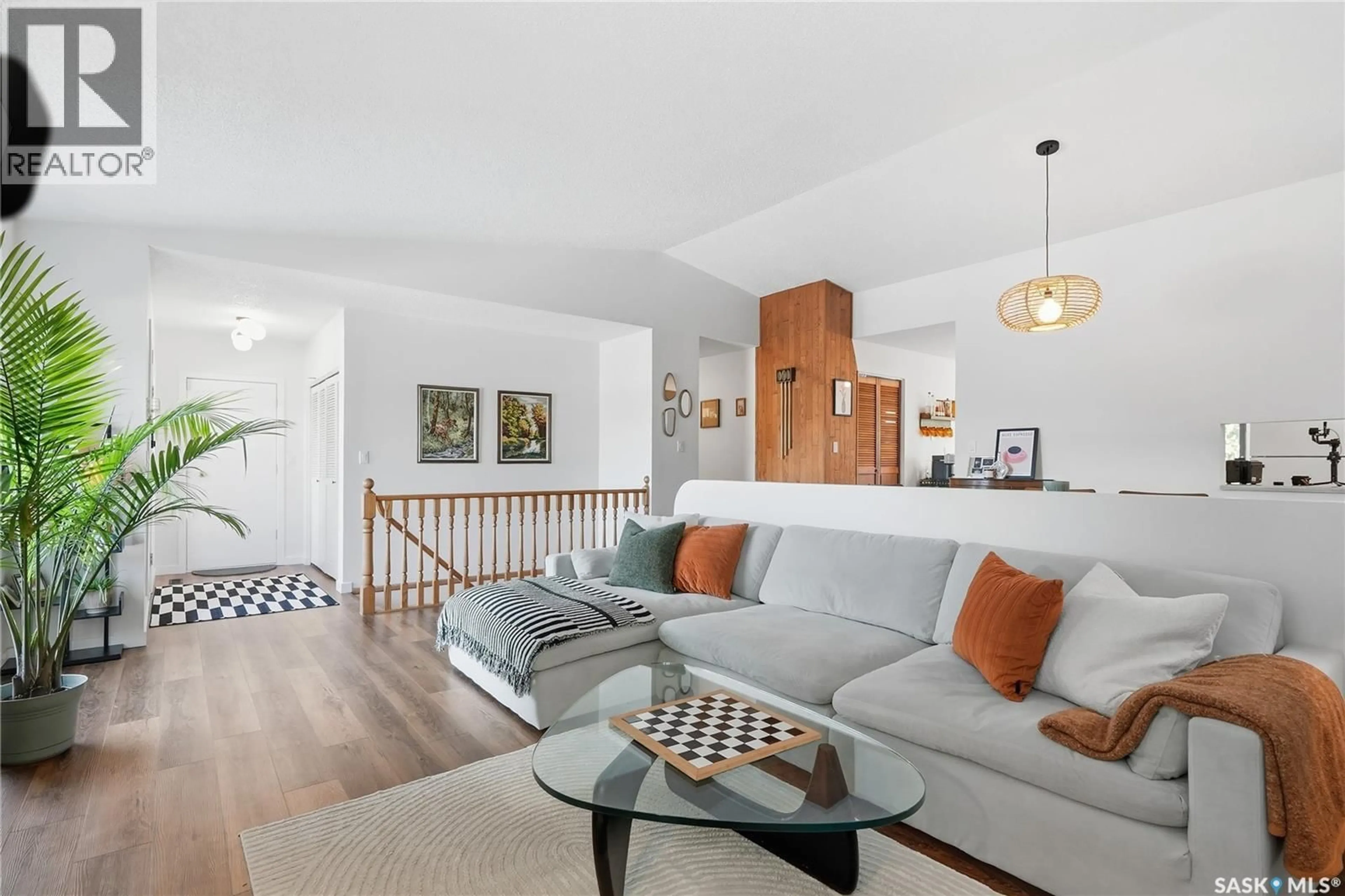 Living room with furniture, unknown for 627 DELARONDE CRESCENT, Saskatoon Saskatchewan S7J3Z9