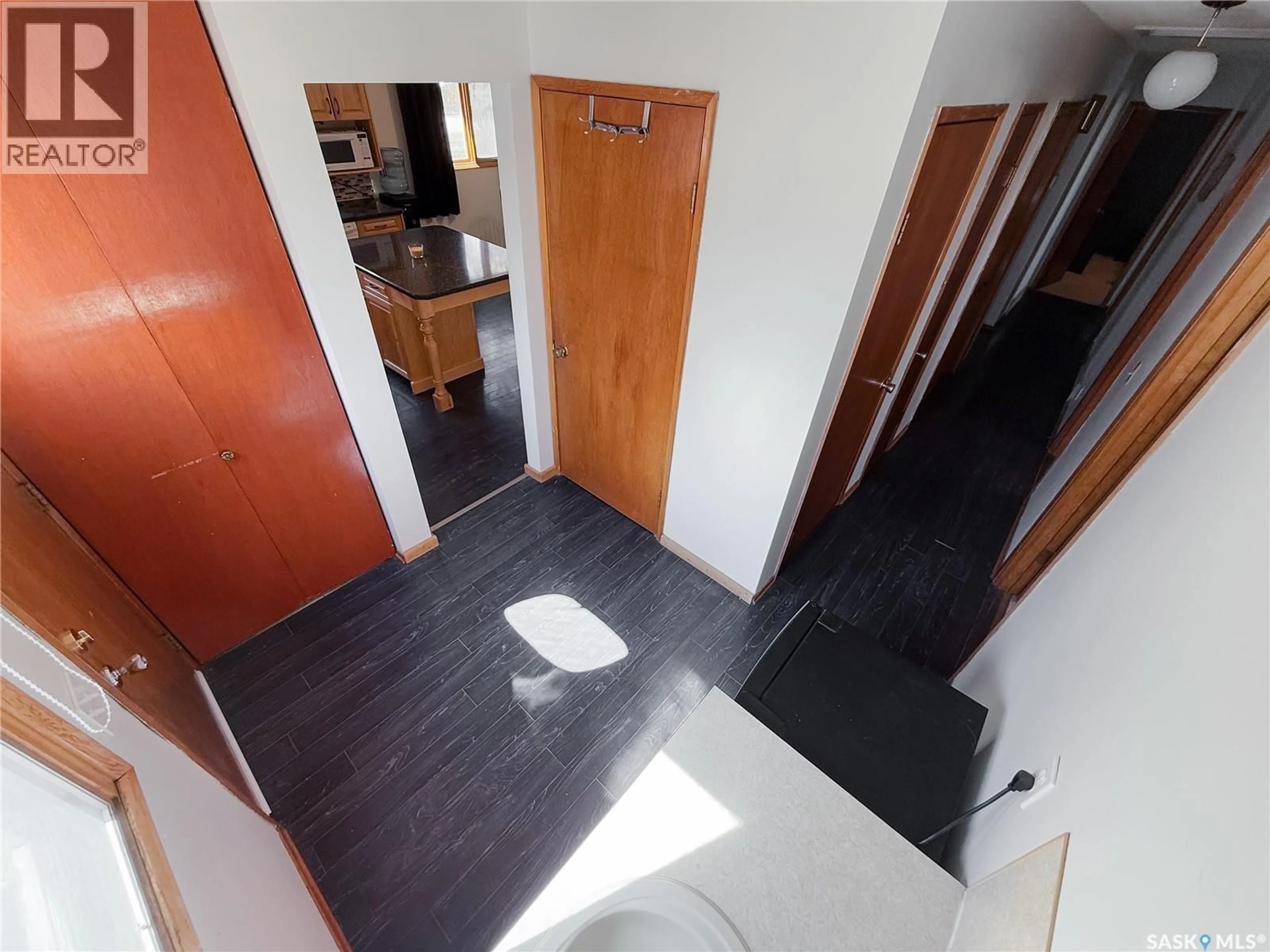 Indoor foyer for 208 1ST STREET, Climax Saskatchewan S0N0N0