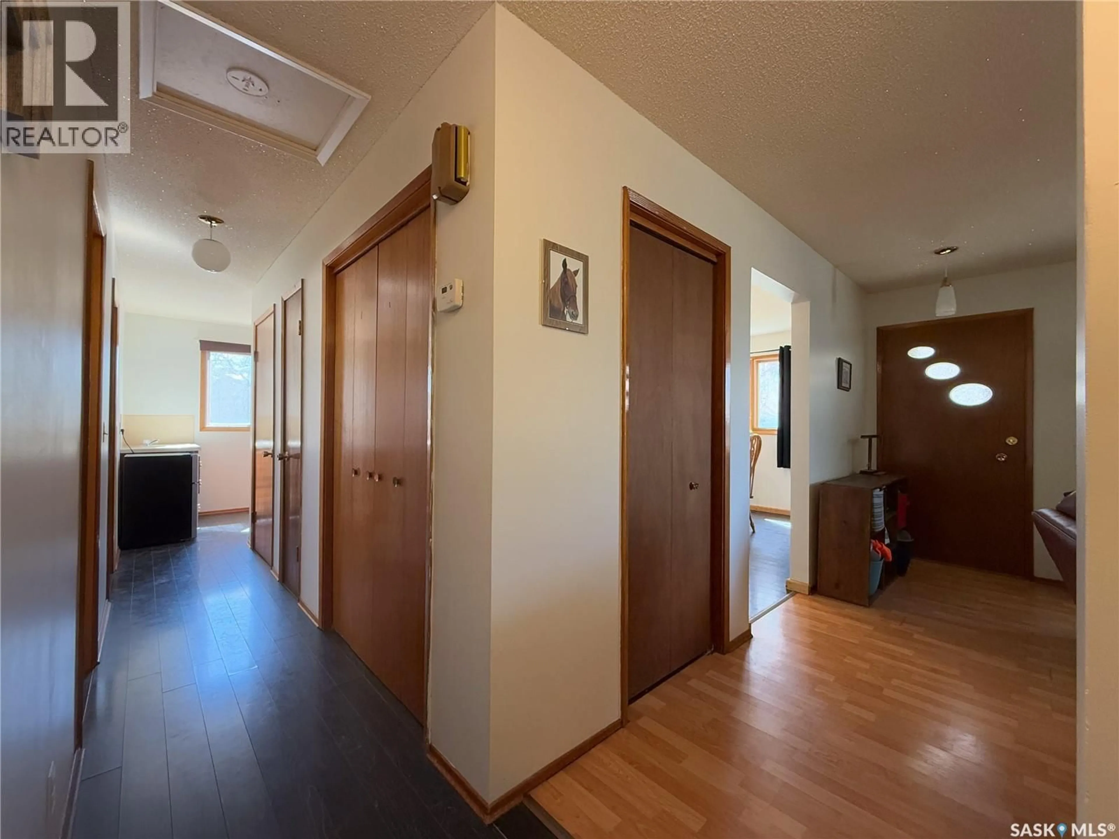Indoor foyer for 208 1ST STREET, Climax Saskatchewan S0N0N0