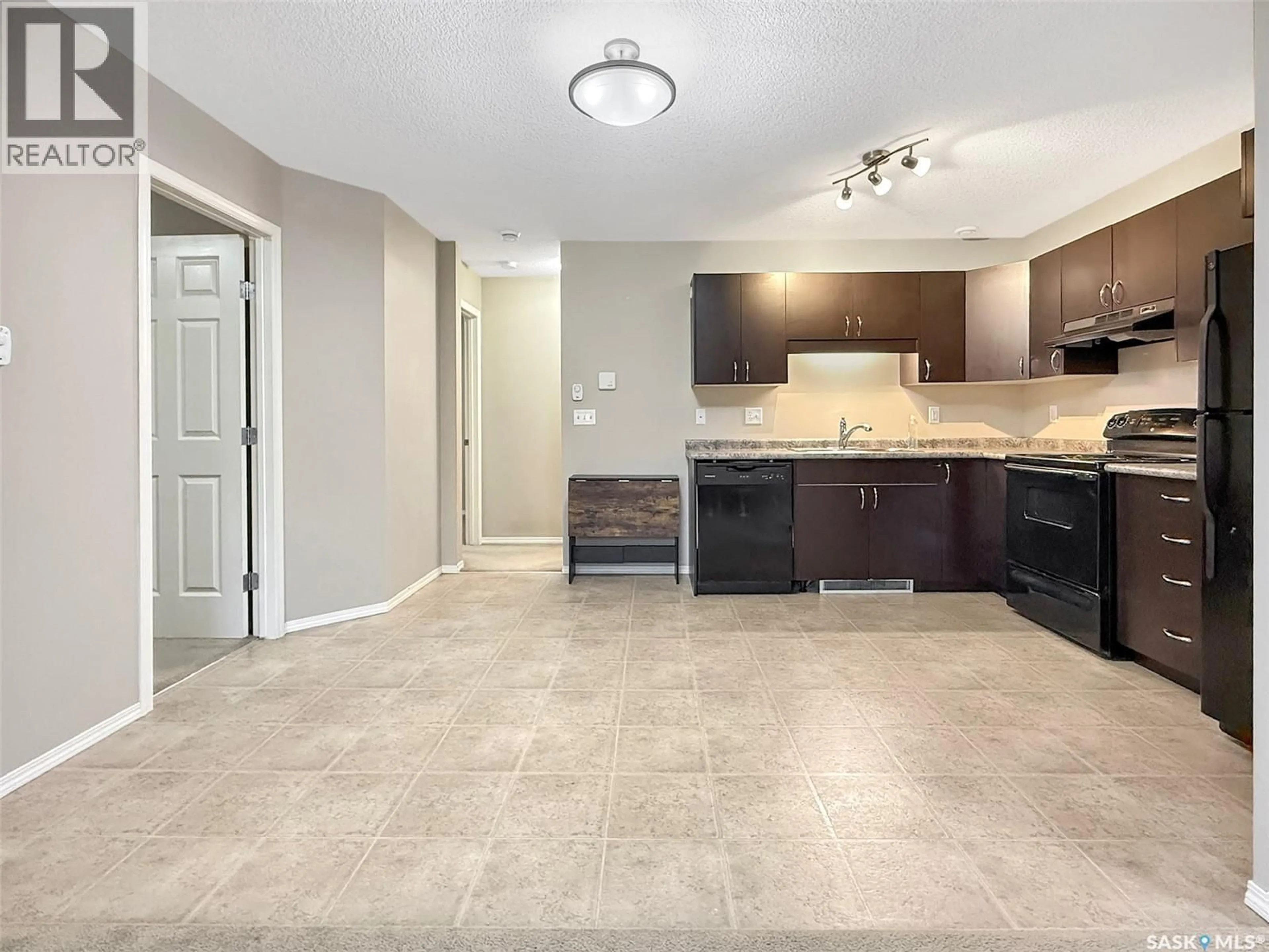 Open concept kitchen, ceramic/tile floor for 700 - 322 BATTLEFORD TRAIL, Swift Current Saskatchewan S9H4V9