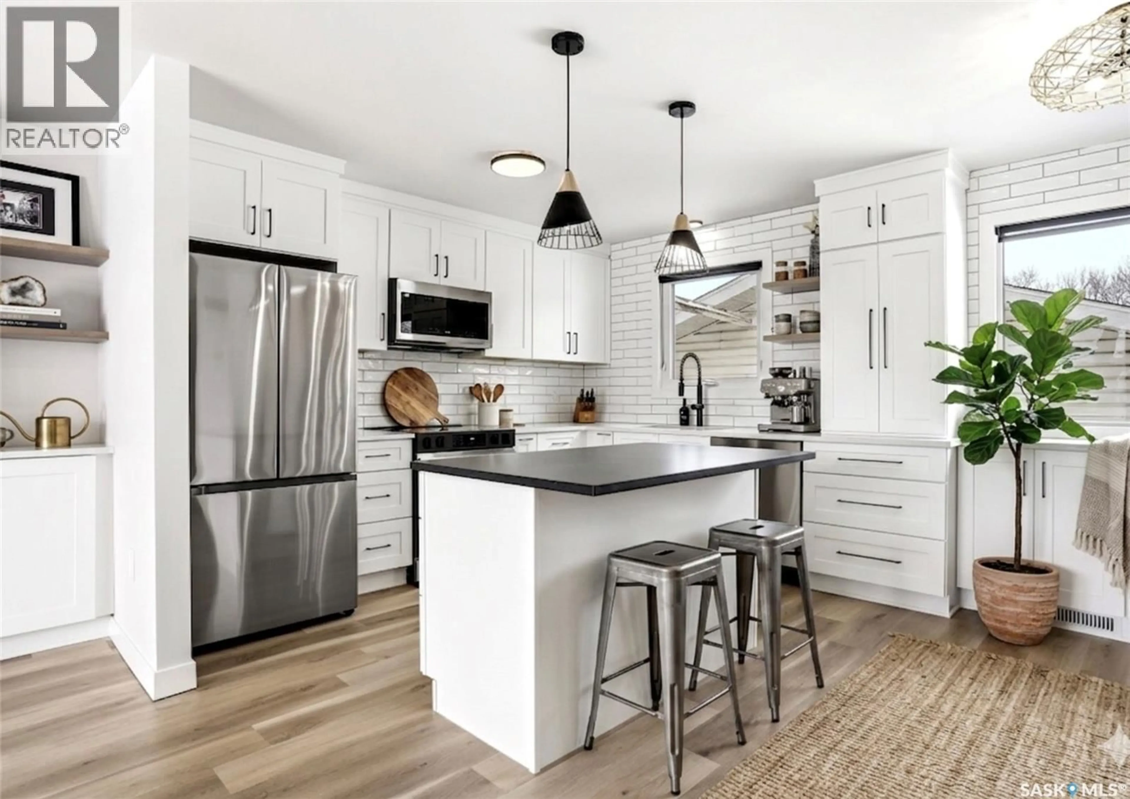 Contemporary kitchen, unknown for 345 MCCARTHY BOULEVARD, Regina Saskatchewan S4R5R3