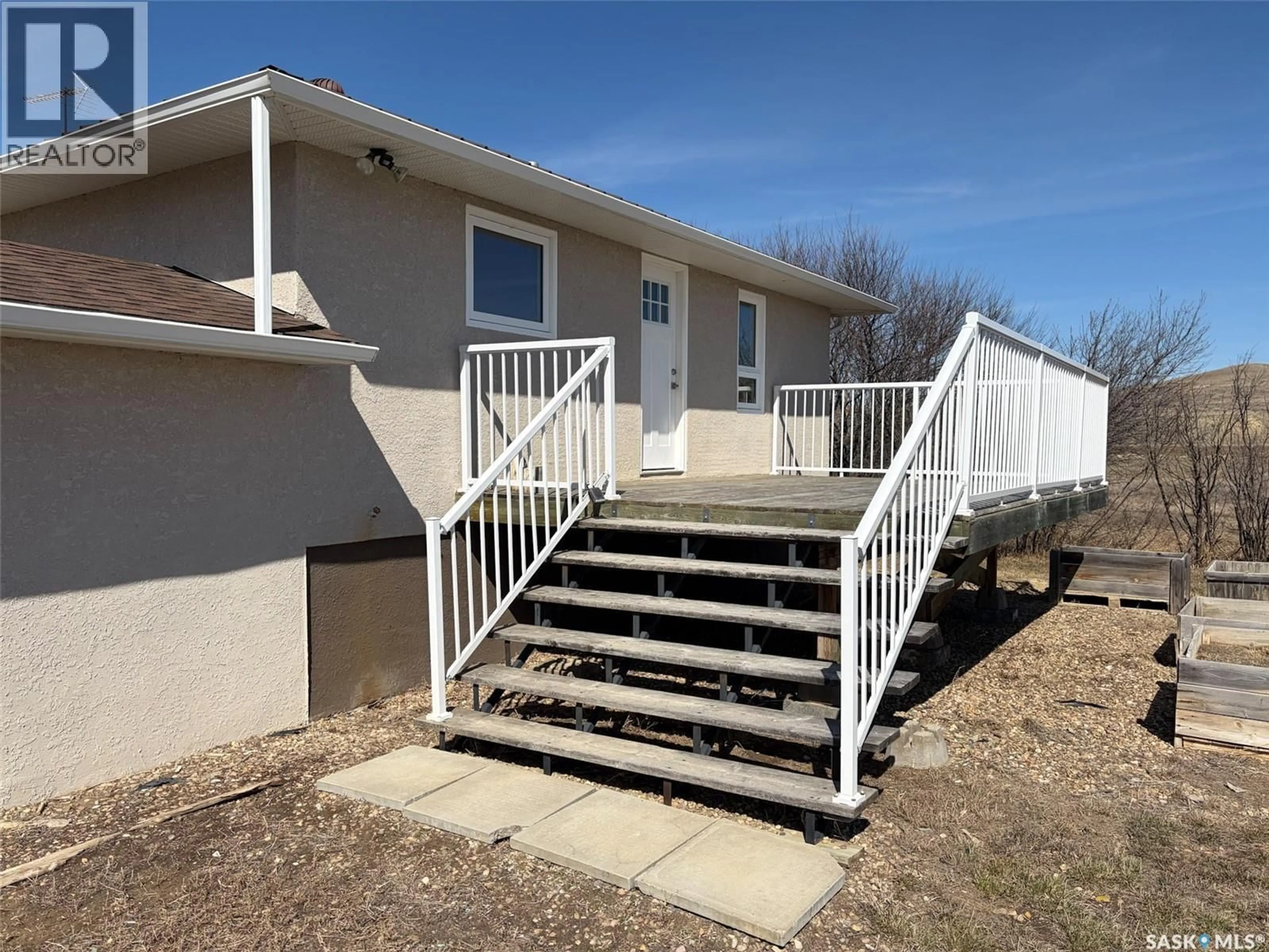 Home with vinyl exterior material, building for EASTEND WILLS ACREAGE, White Valley Rm No. 49 Saskatchewan S0N0T0