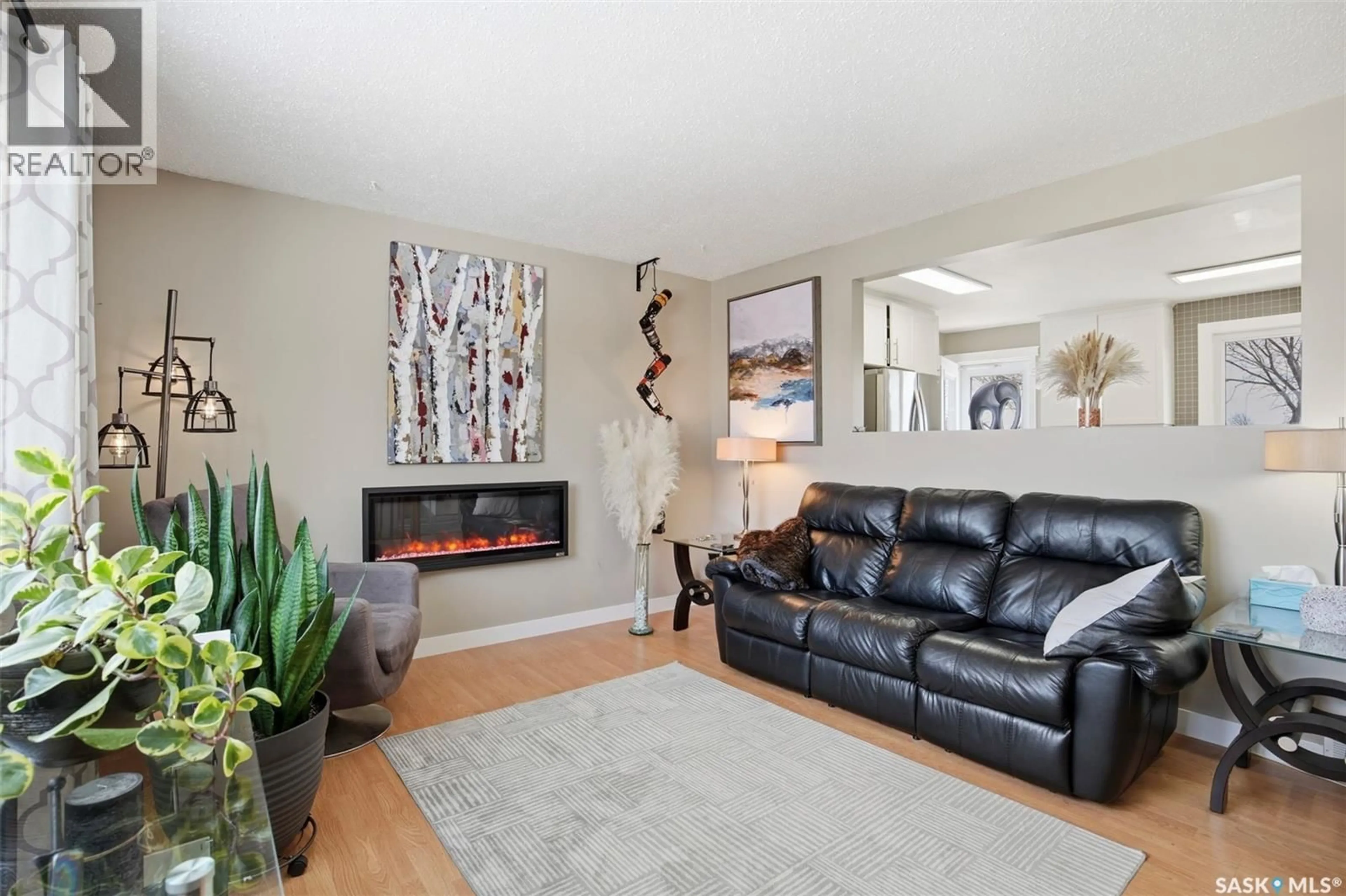 Living room with furniture, unknown for 29 TUPPER CRESCENT, Saskatoon Saskatchewan S7L4N9