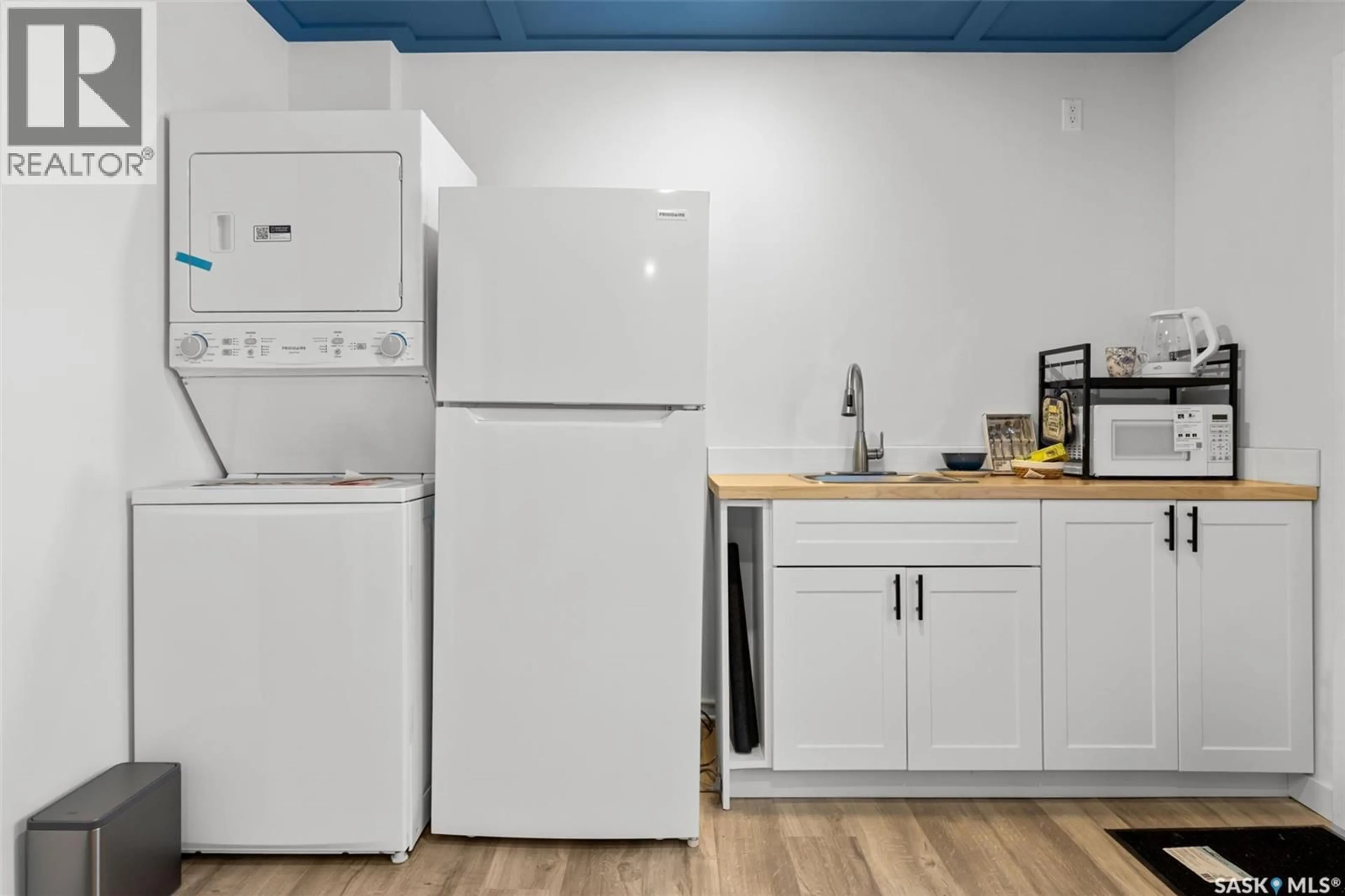 Standard kitchen, unknown for 208 - 1220 PRINGLE WAY, Saskatoon Saskatchewan S7T0X5